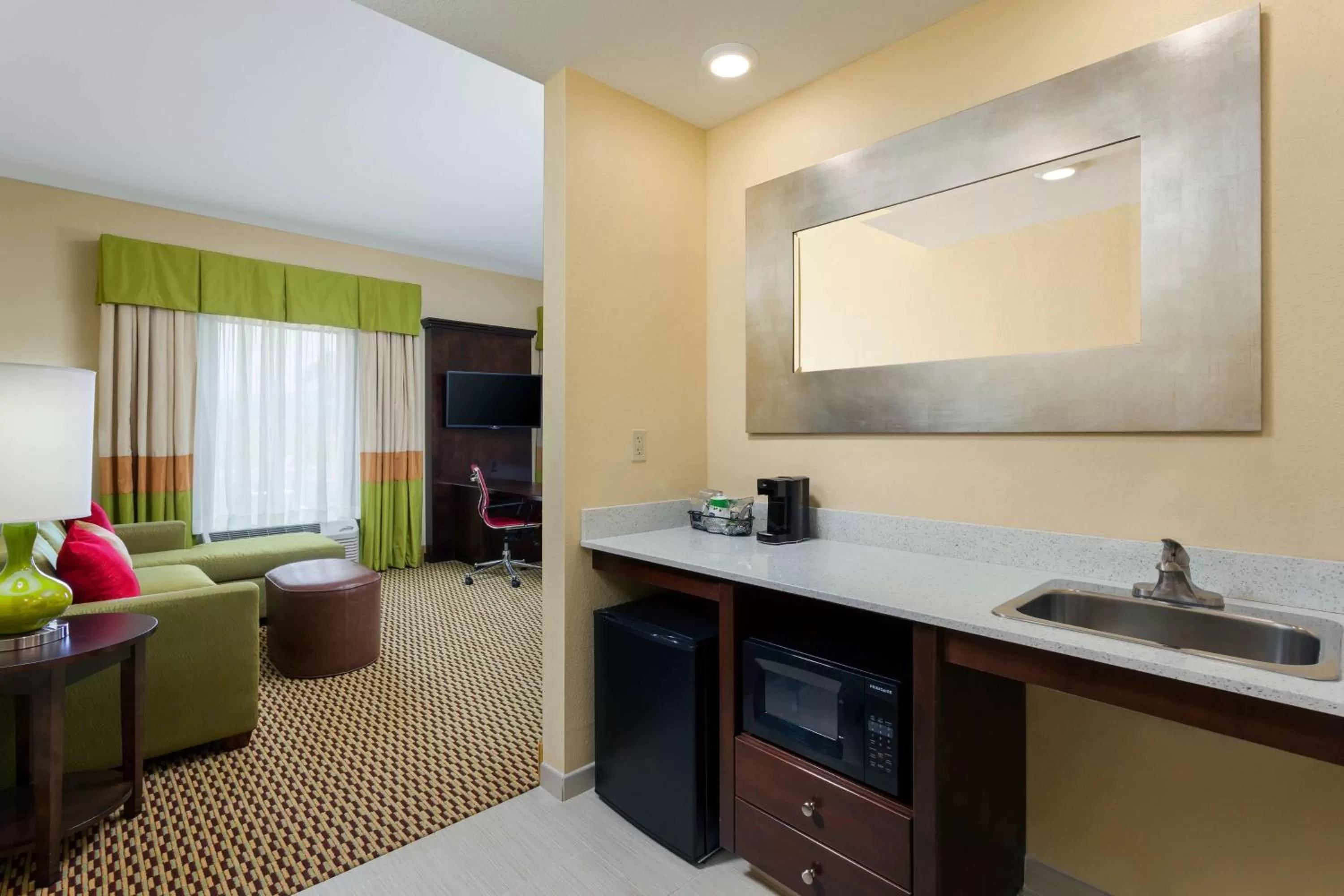 Bed in Hampton Inn & Suites Williamsport - Faxon Exit