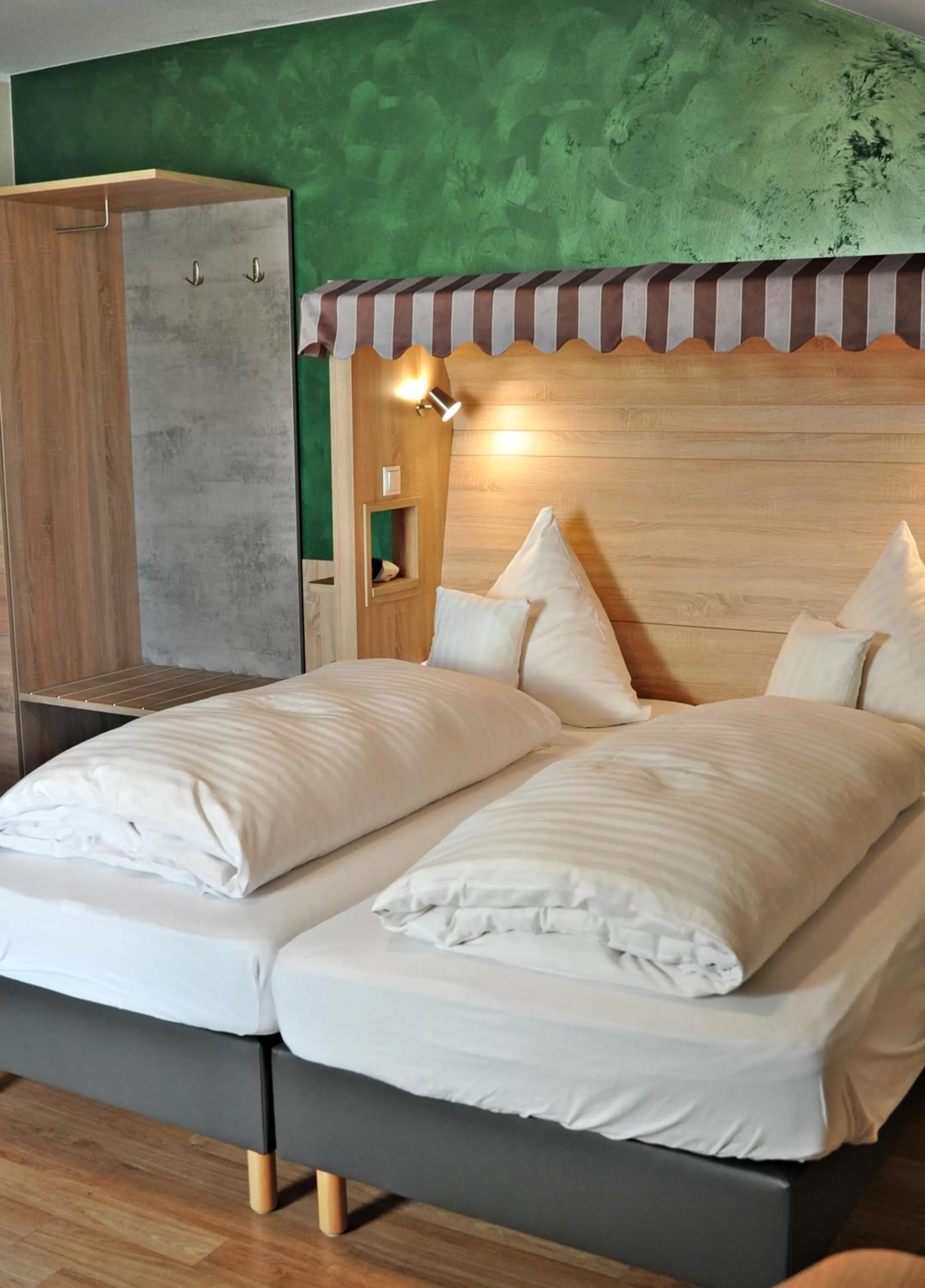 Bed in Hotel Restaurant Bürgerklause Tapken