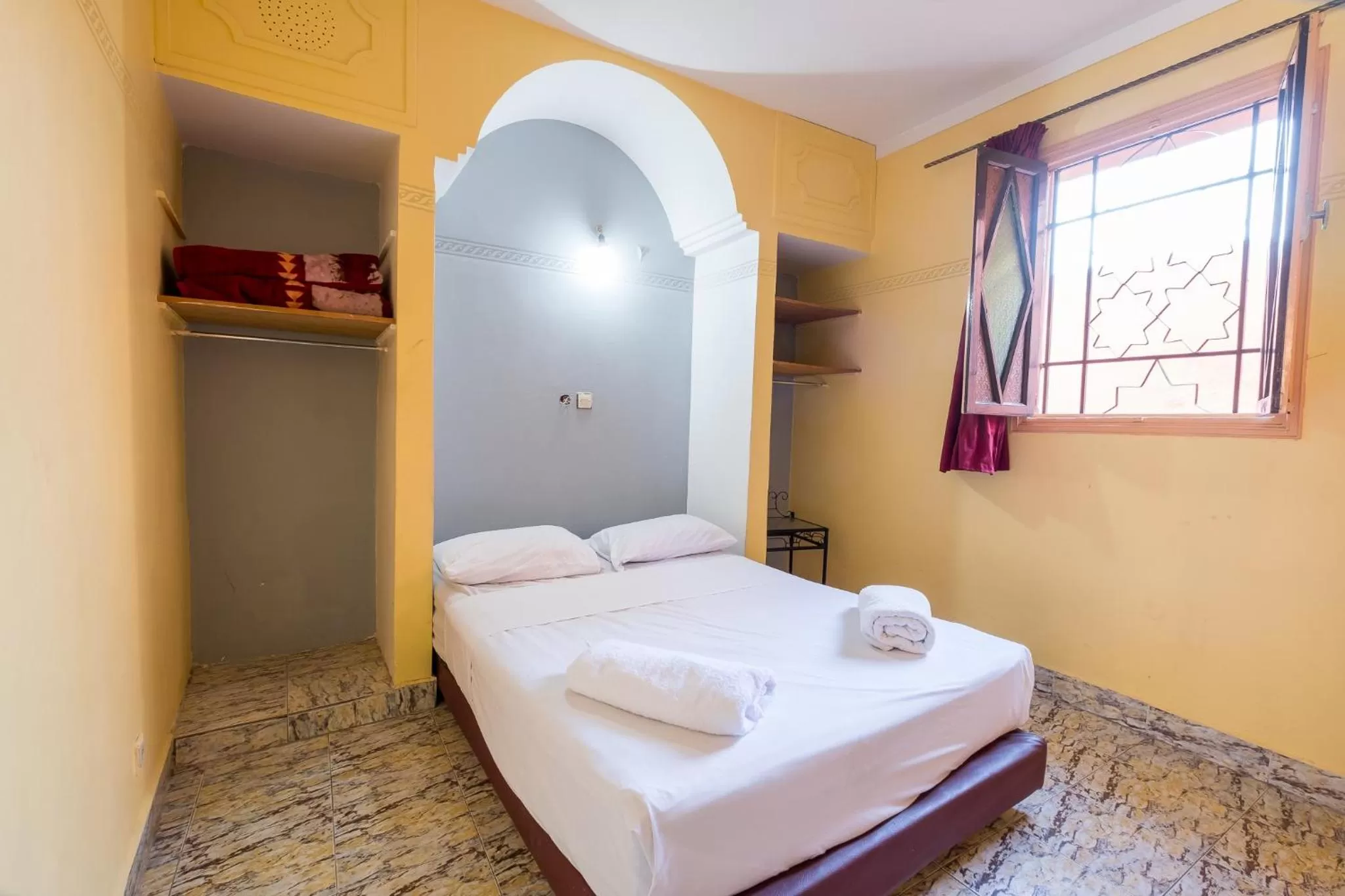 Deluxe Double Room with Shower in Hotel Central Palace