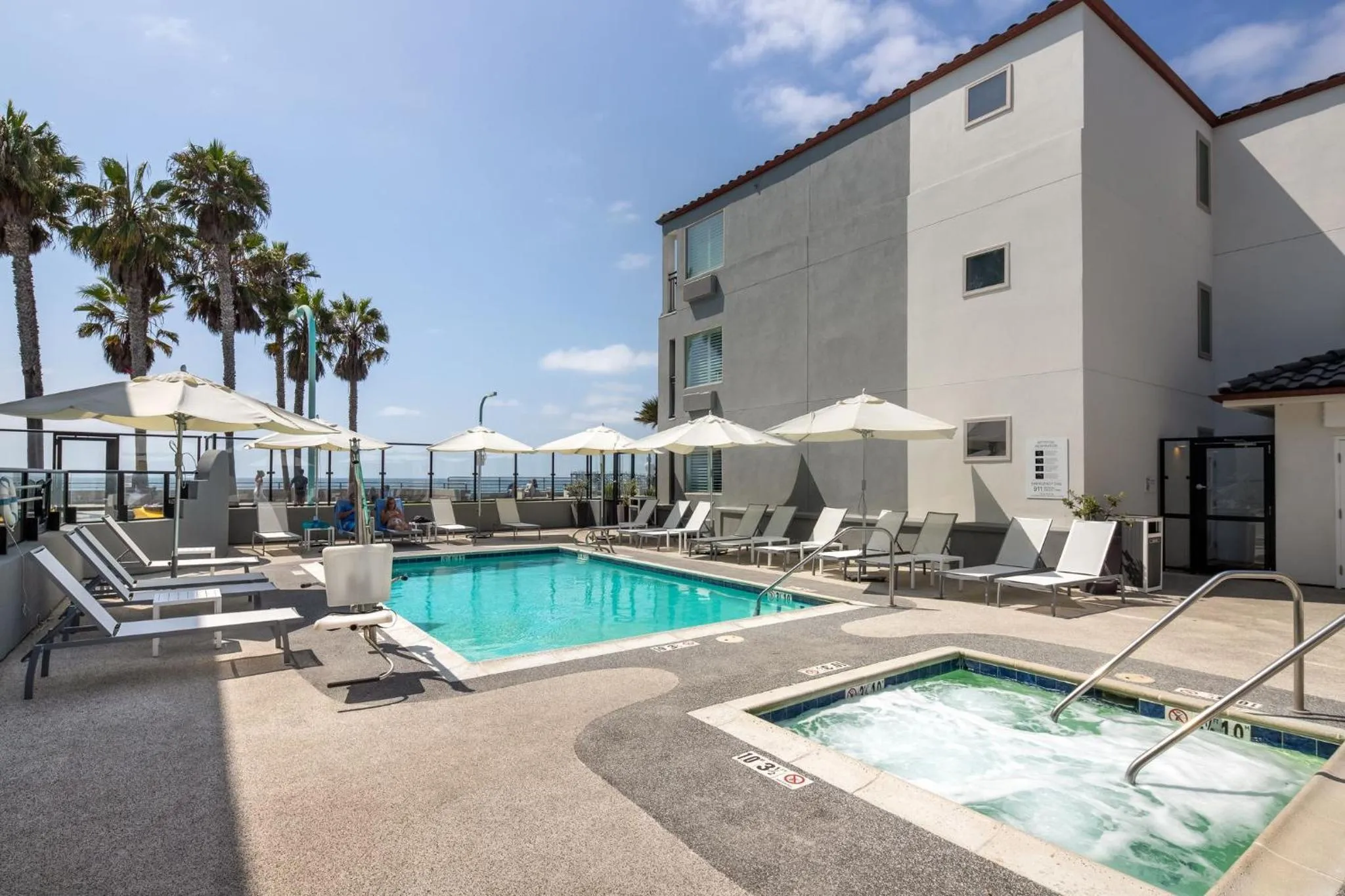 Property building in Ocean Park Inn