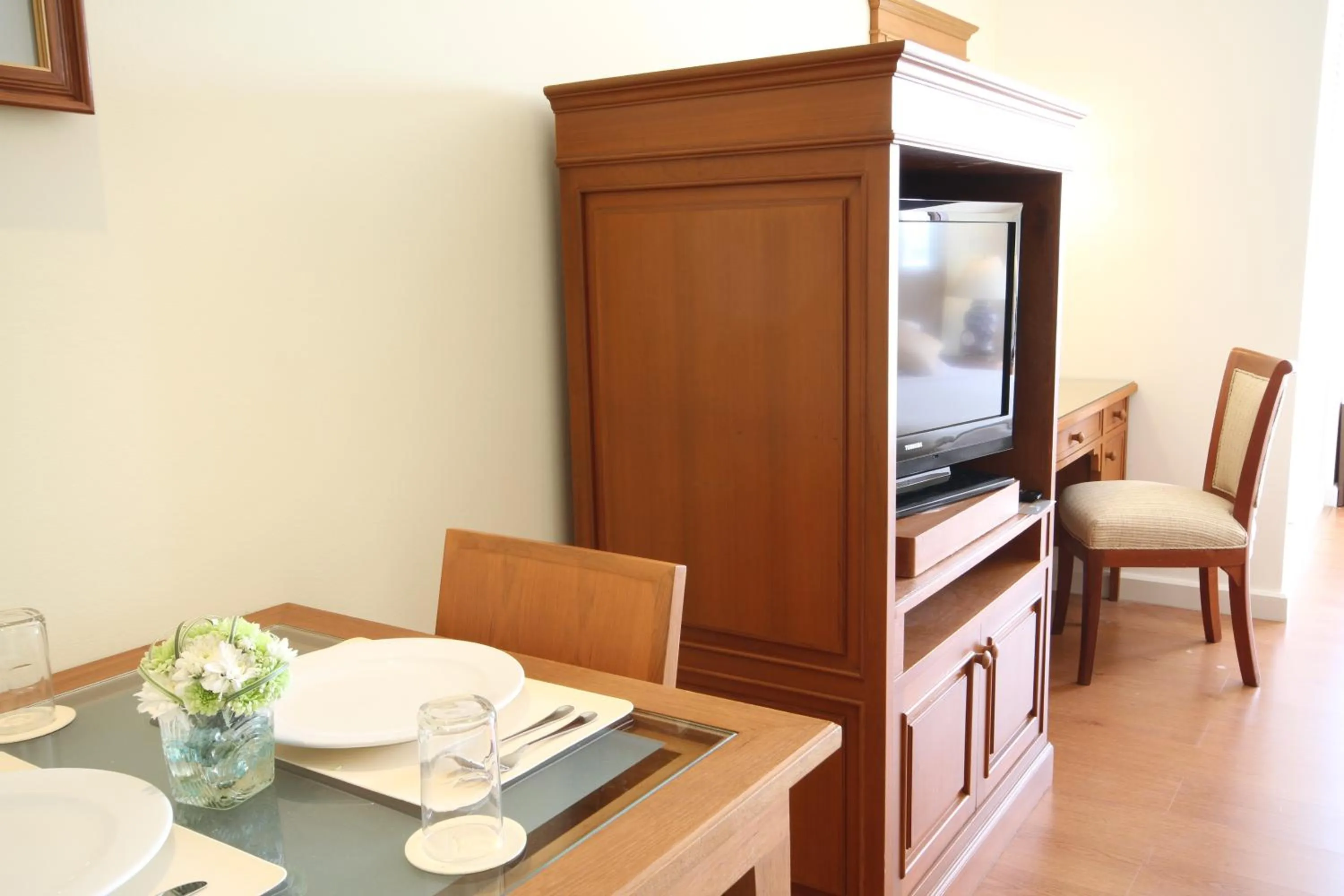 TV and multimedia in Kameo Grand Hotel & Serviced Apartment, Rayong