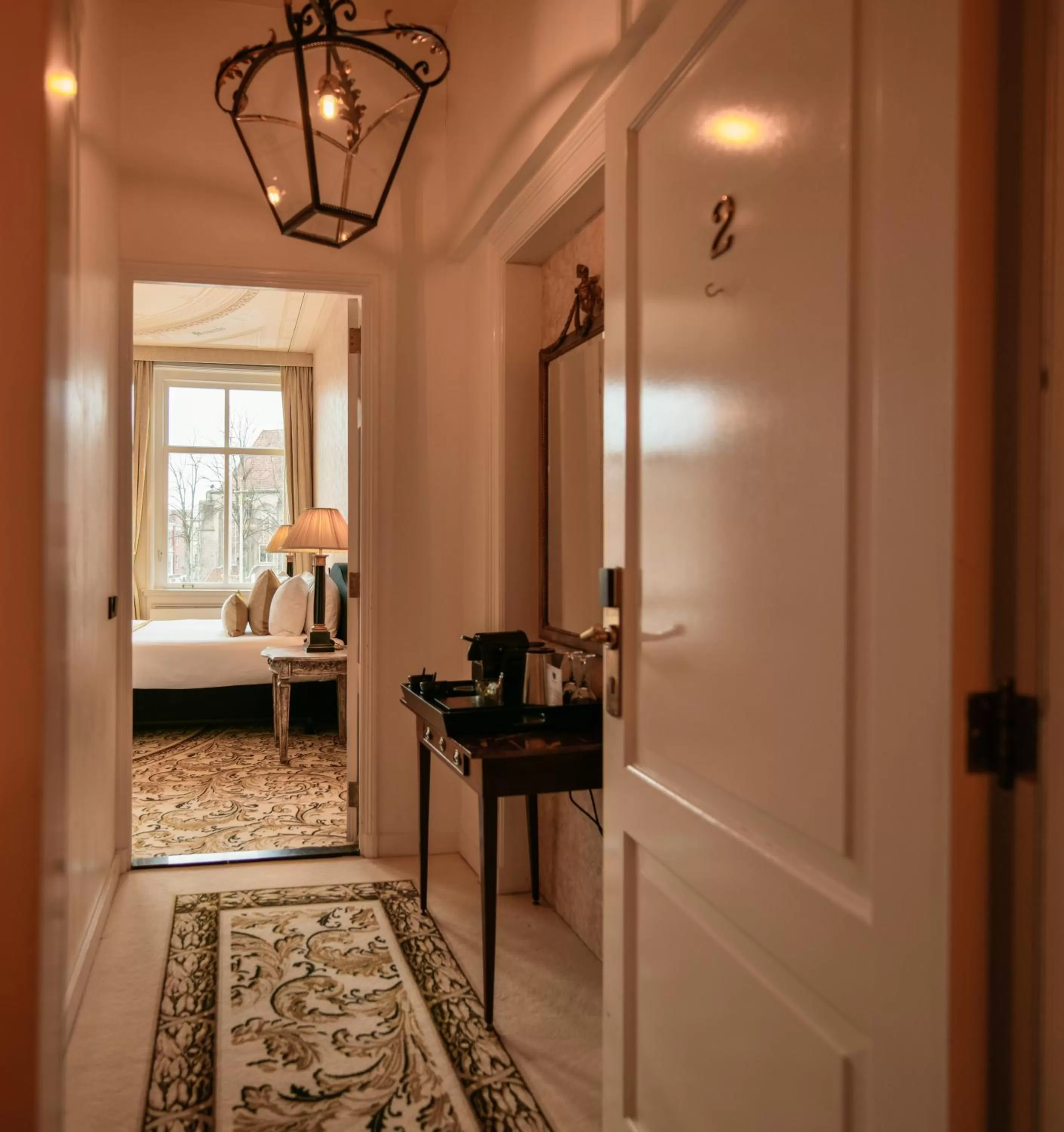 Bed in Grand Boutique Hotel-Restaurant Huis Vermeer