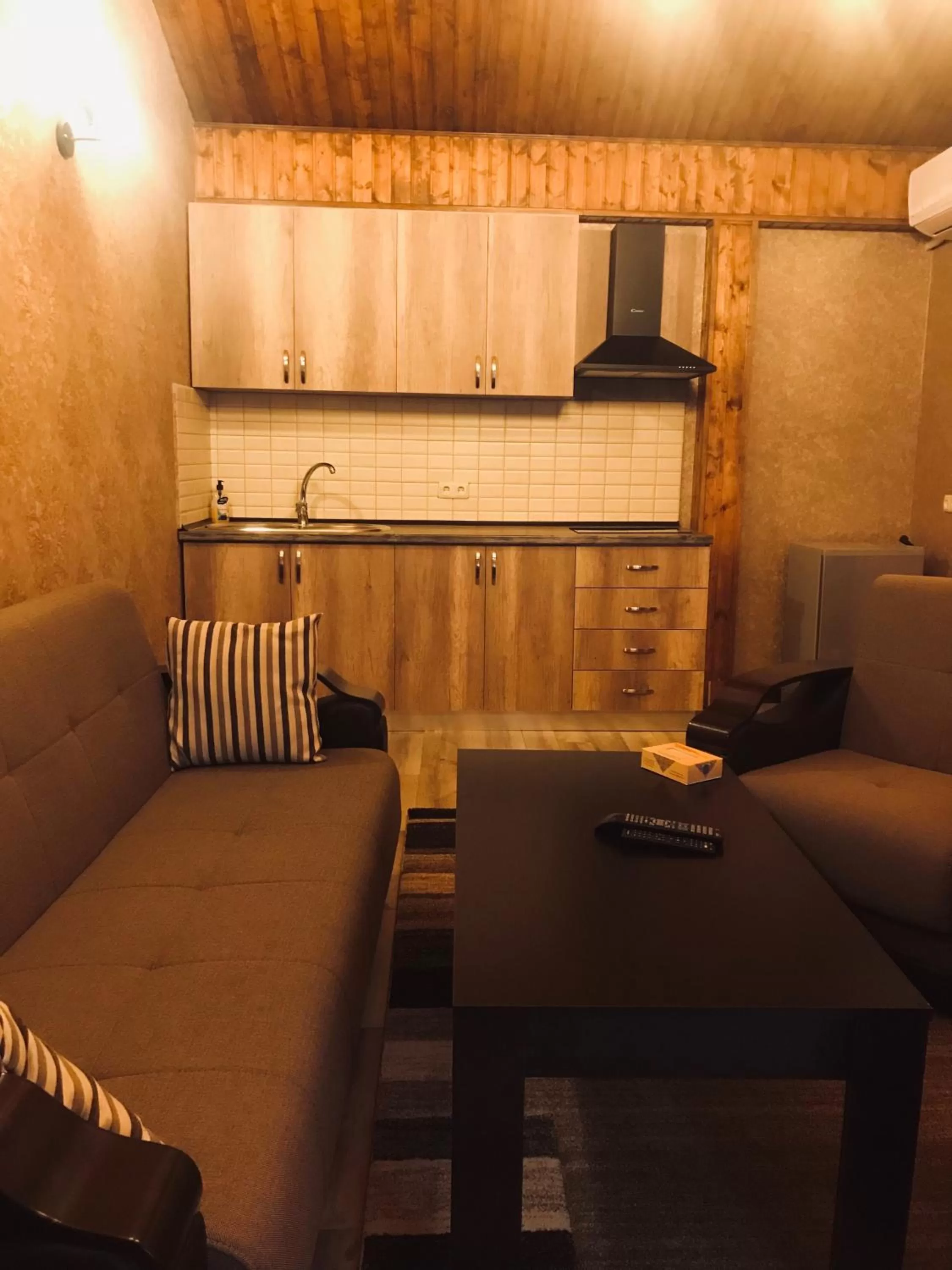 Kitchen or kitchenette, Seating Area in Eridana Hotel