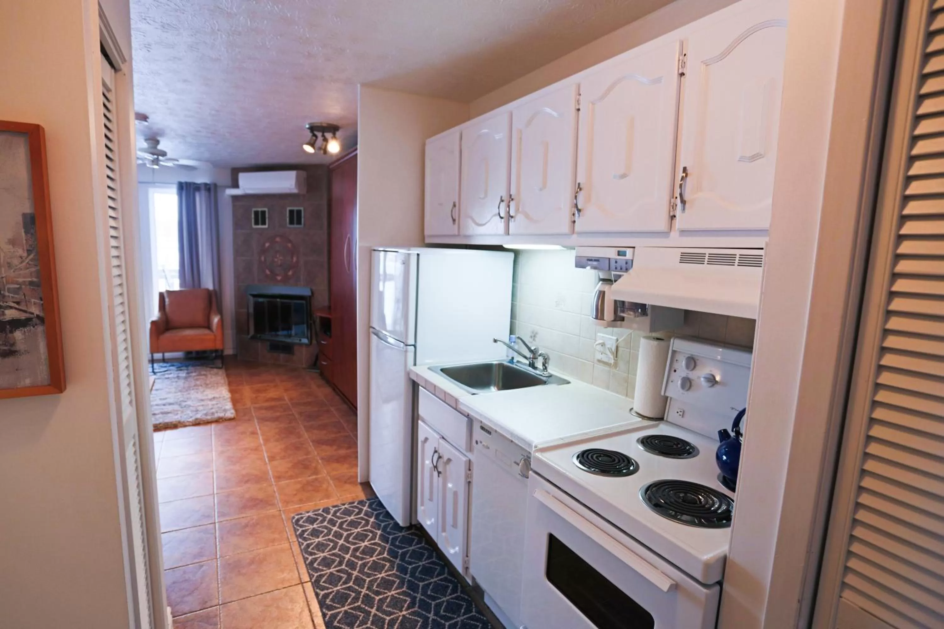 Coffee/tea facilities in Magog Waterfront Condo