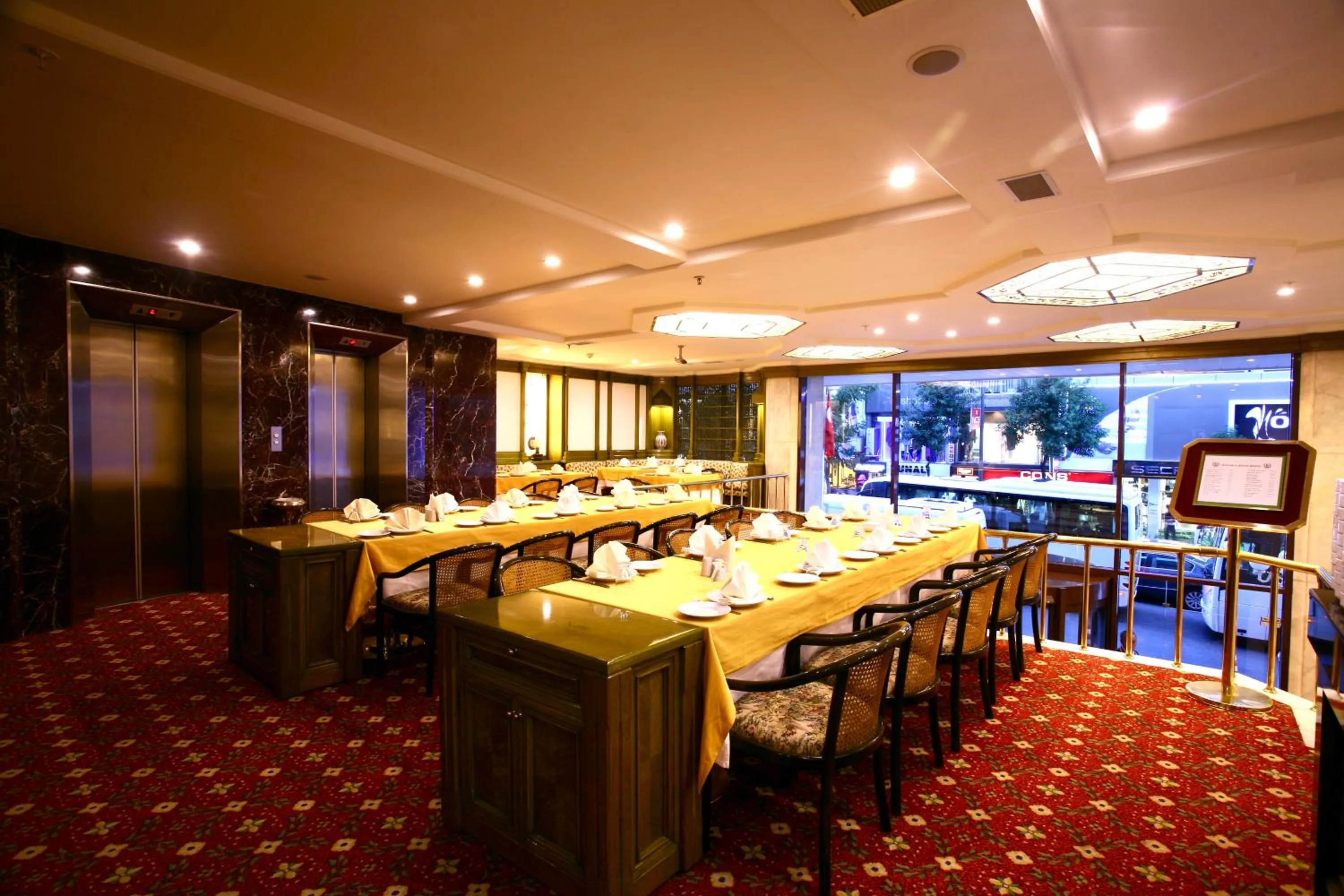 Restaurant/places to eat in Istanbul Royal Hotel