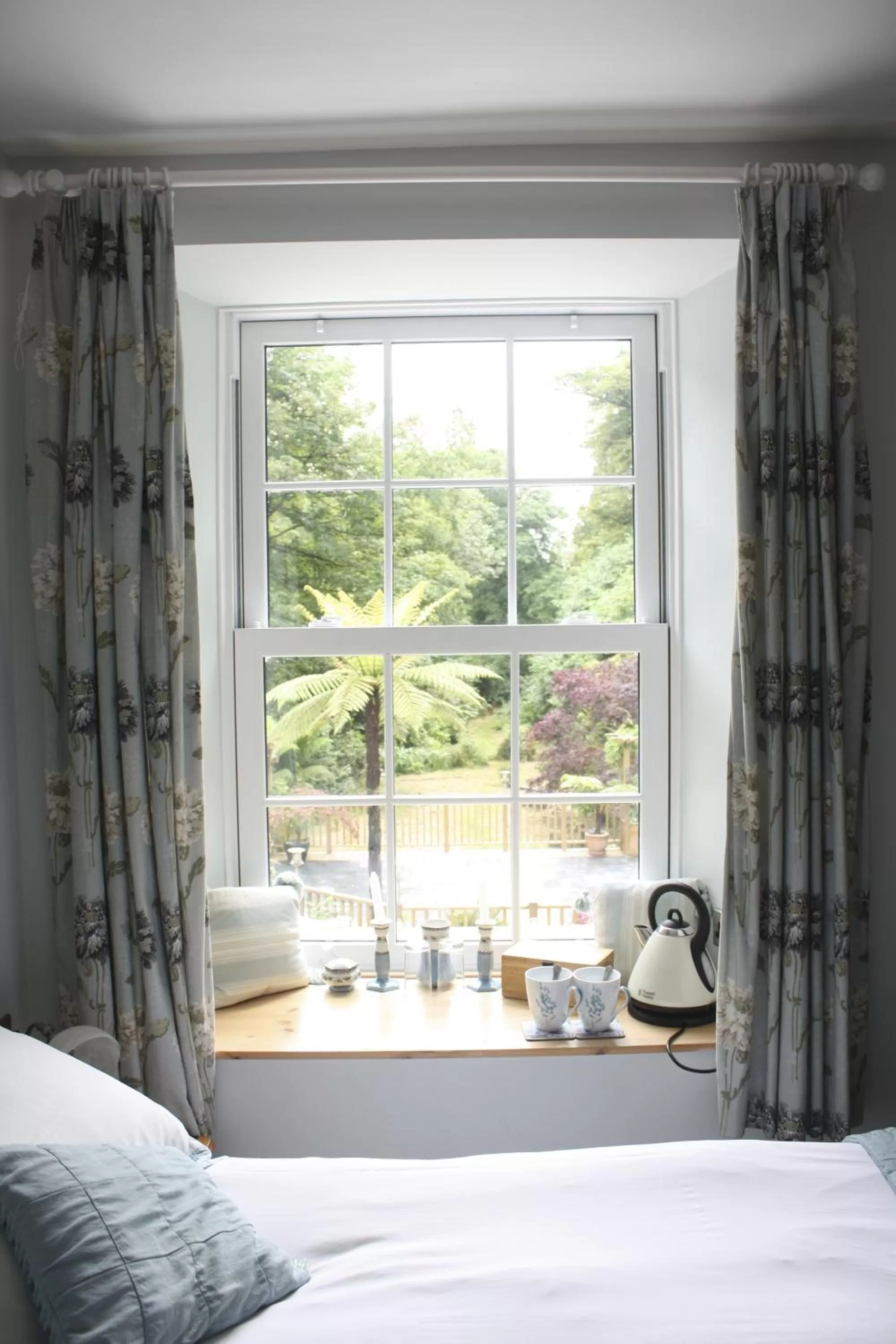 Day, Bed in The Waterwheel