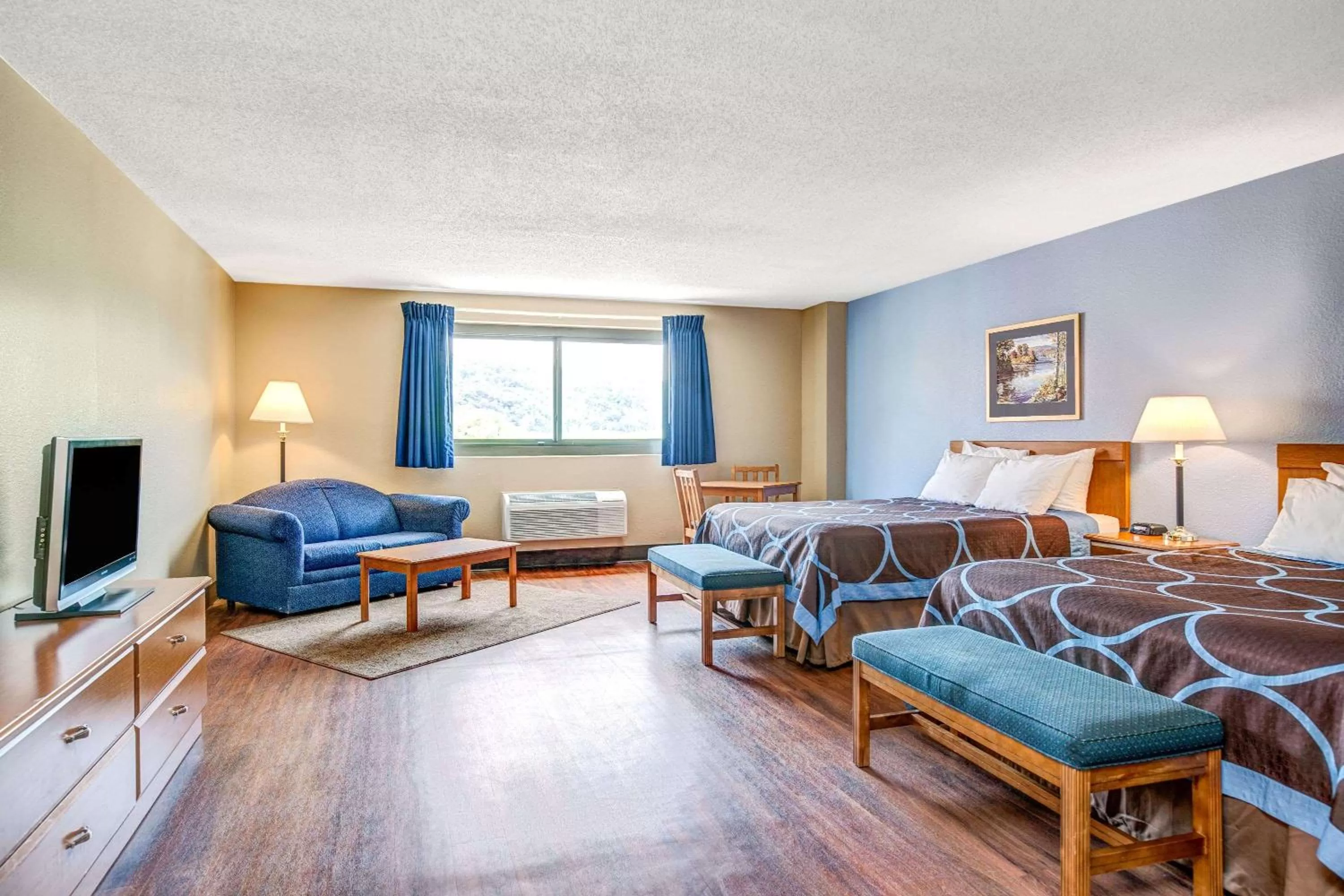 Photo of the whole room, Bed in Super 8 by Wyndham Mahwah