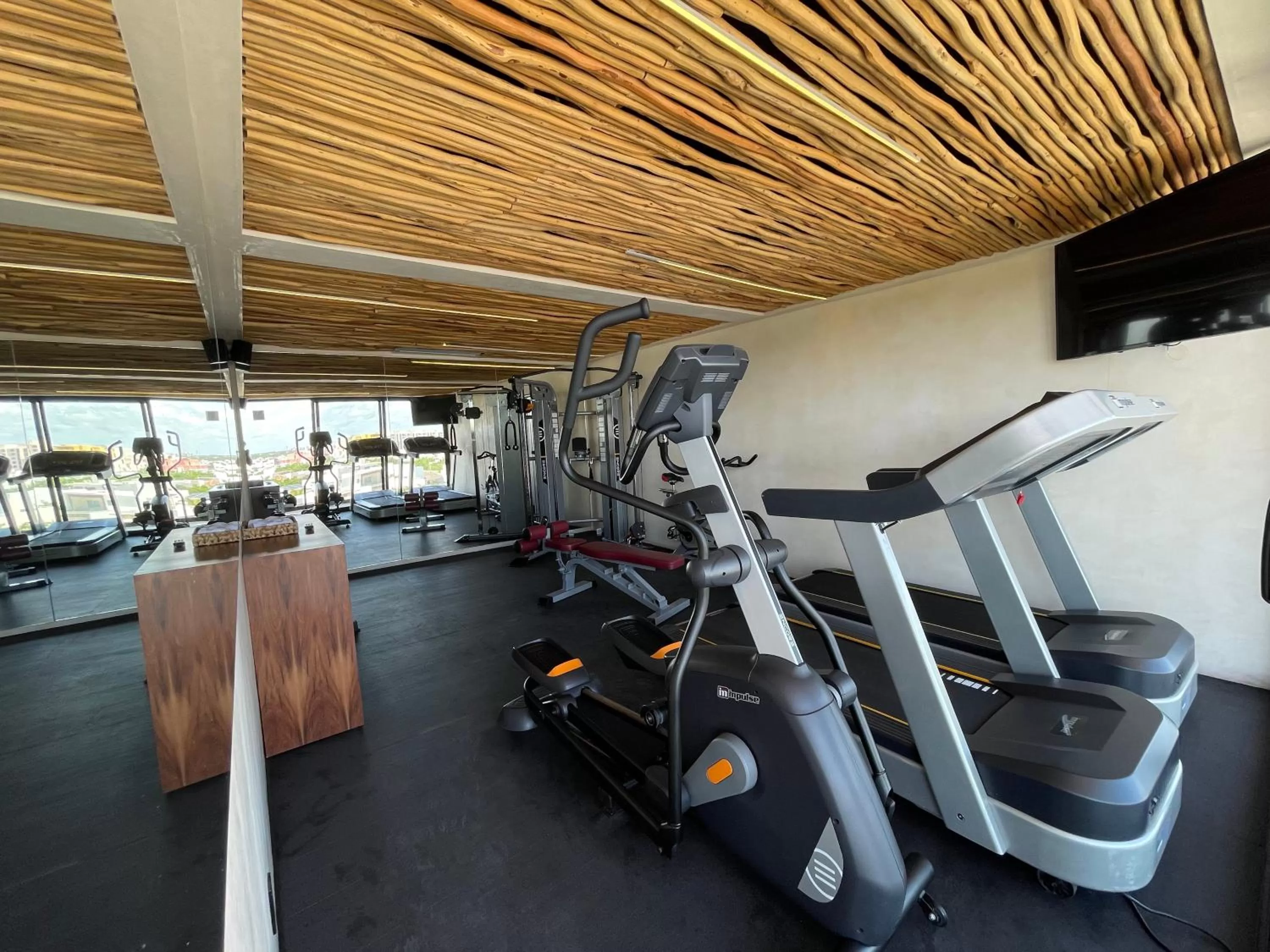 Fitness centre/facilities in Hive Cancun by G Hotels