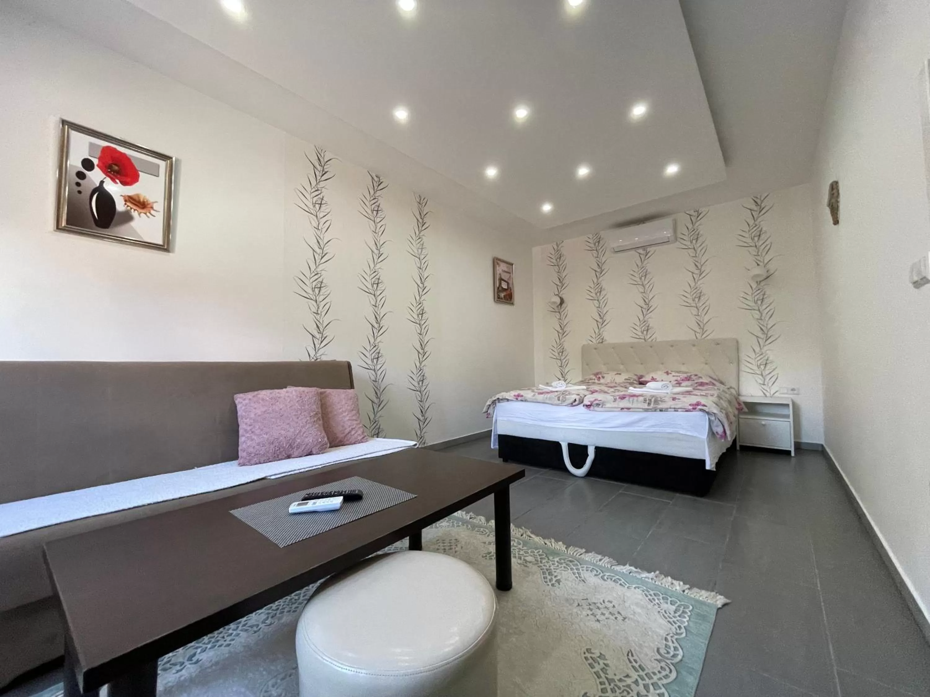 Photo of the whole room in Villa Maja