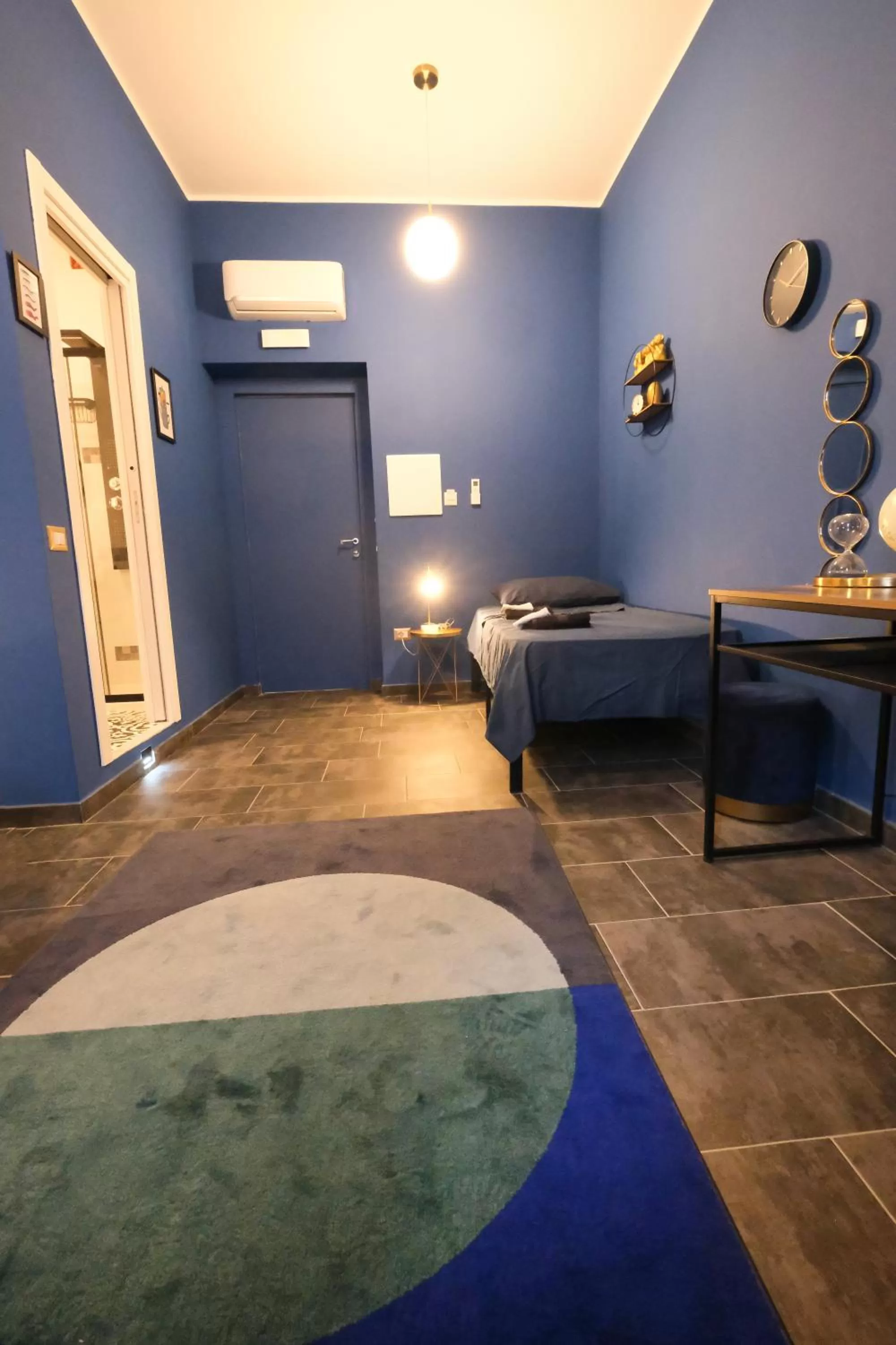 Bedroom, Bed in LH51 Rooms