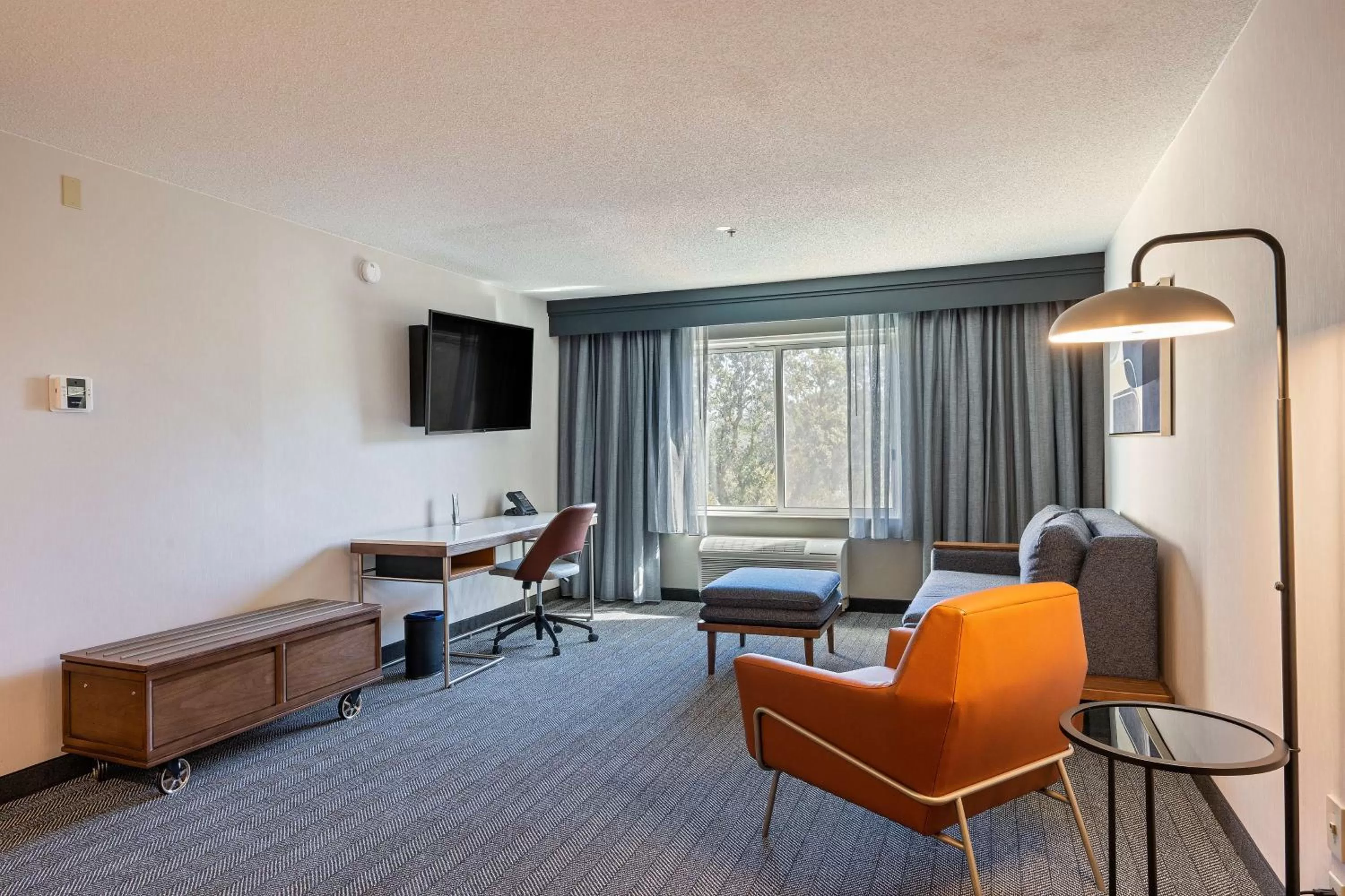 Photo of the whole room in Sonesta Select San Ramon