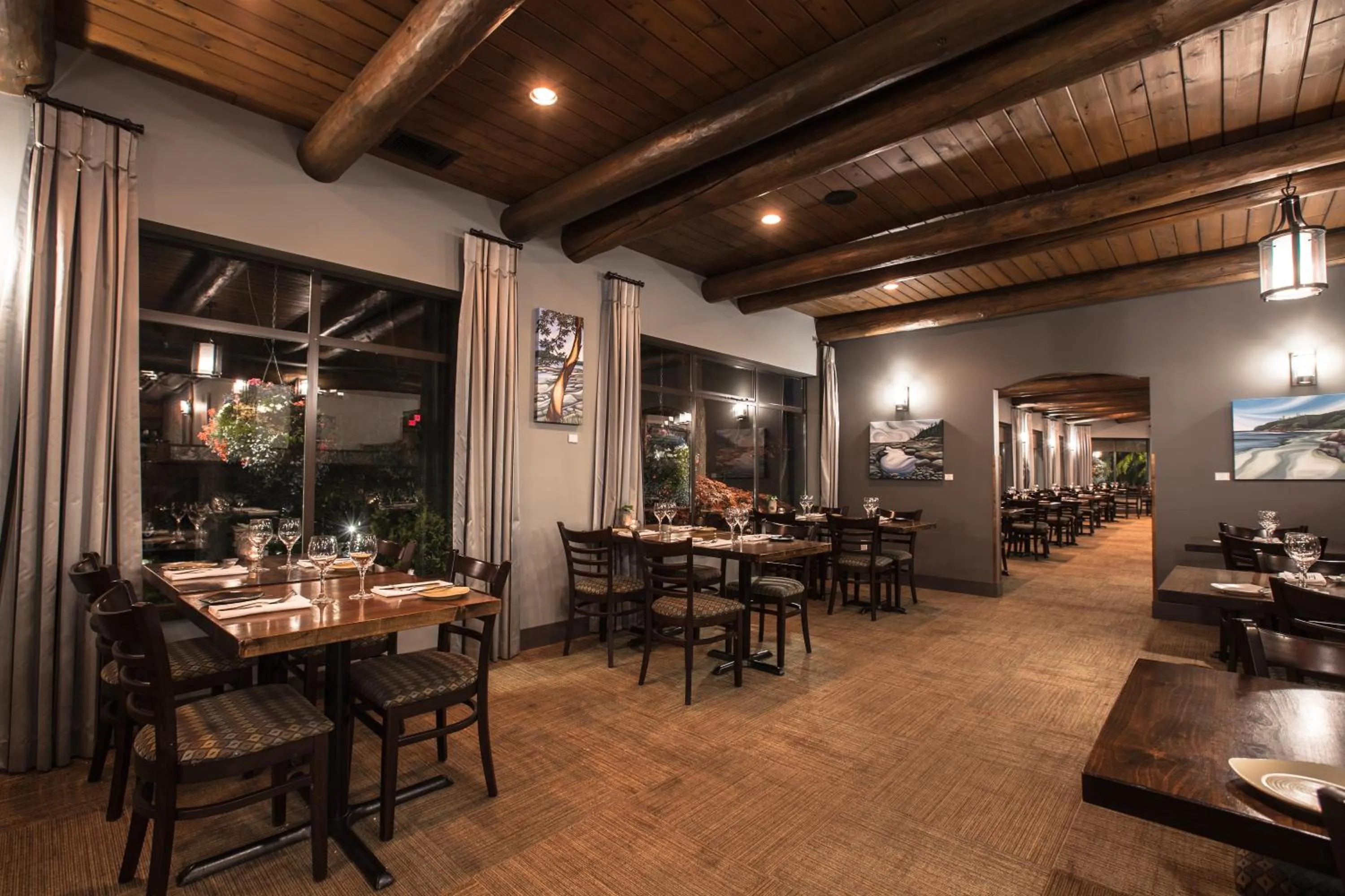 Restaurant/places to eat in Tigh-Na-Mara Seaside Spa Resort