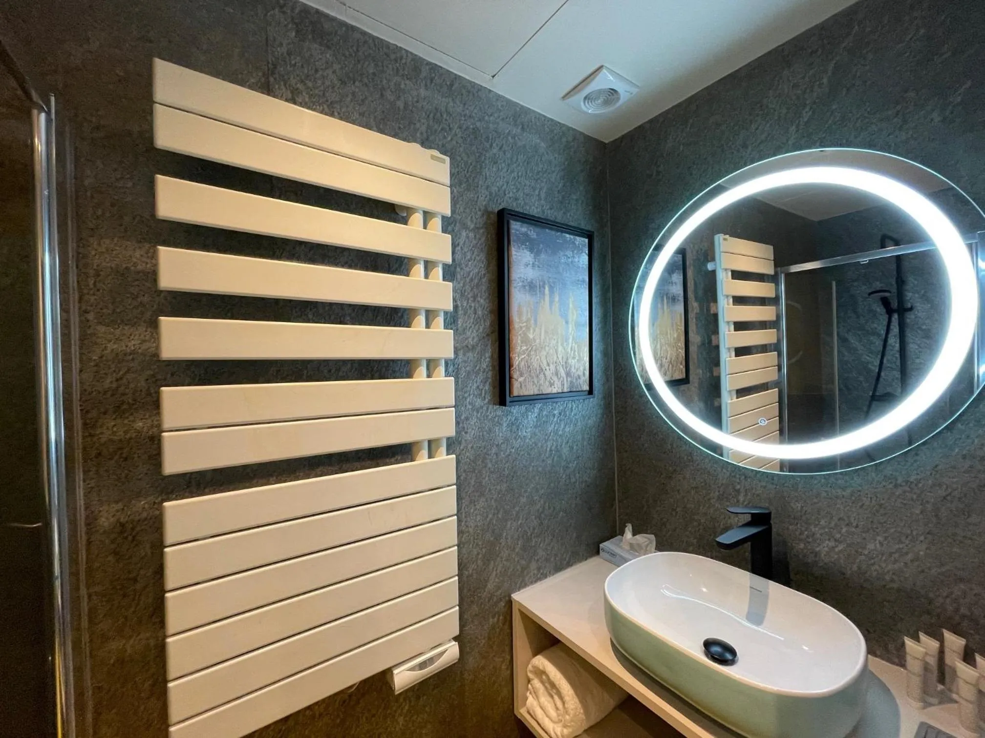 Bathroom in Hotel 33 Marbeuf