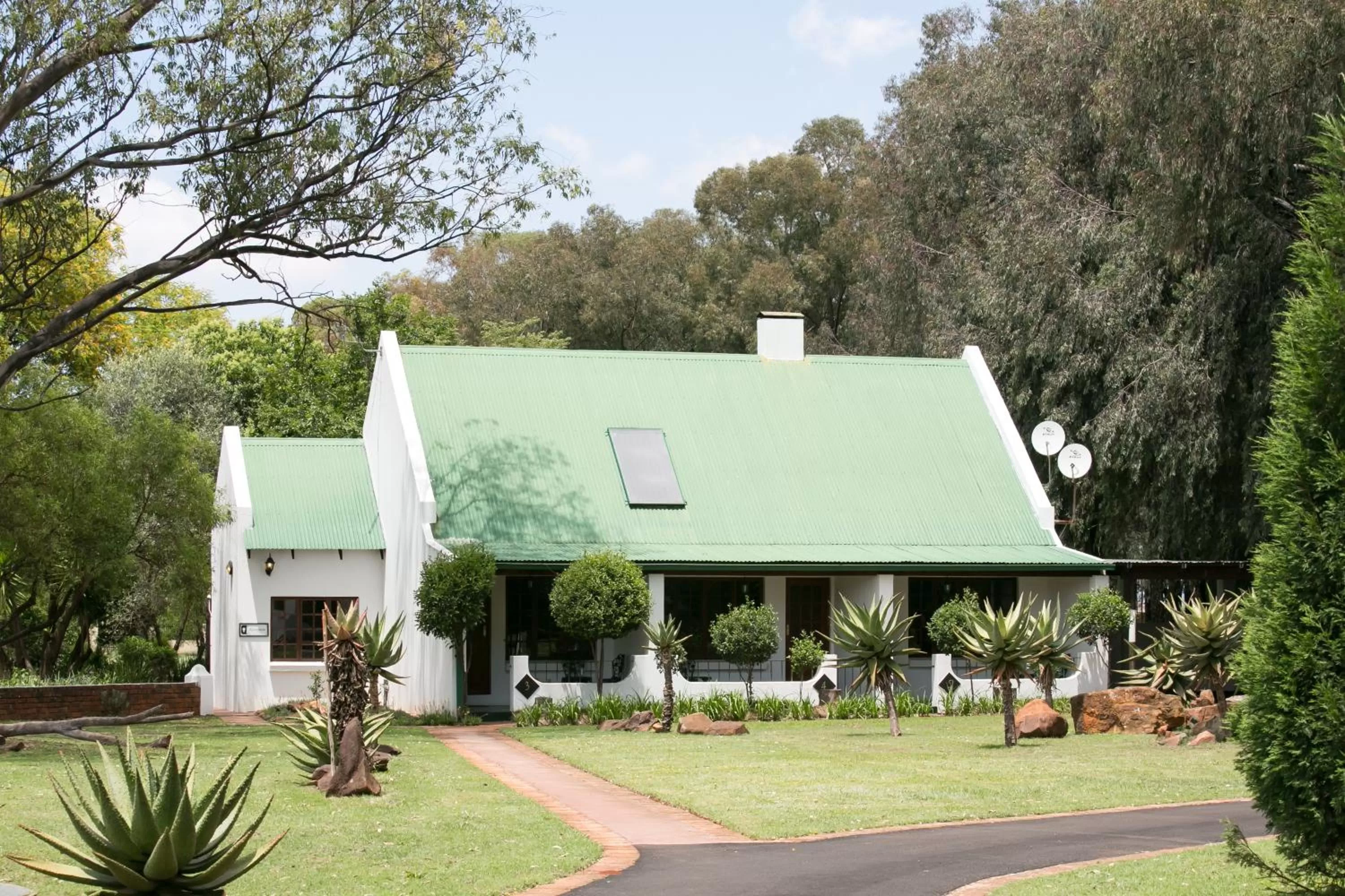 Property Building in The Highveld Cape Inn