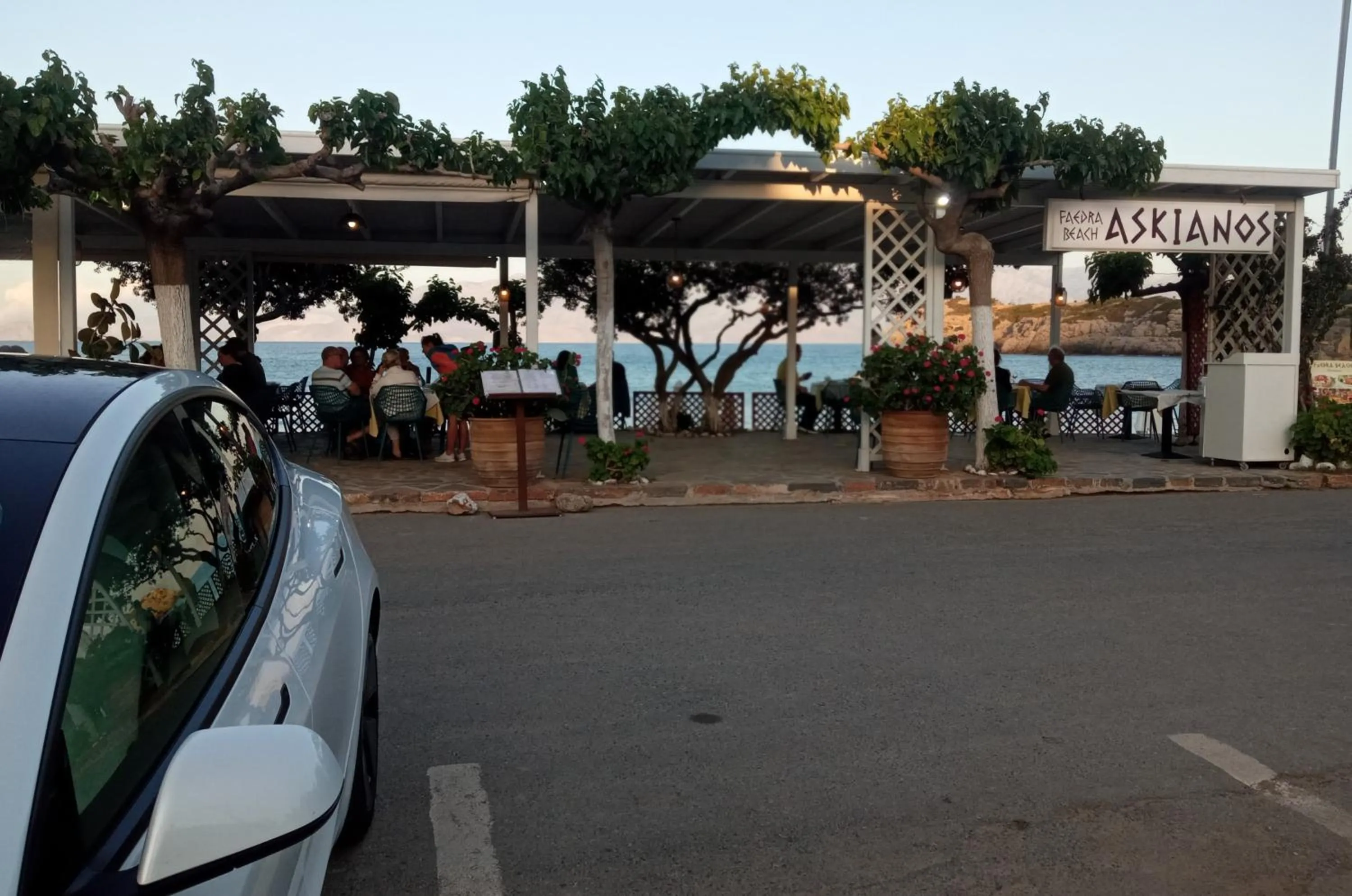 Restaurant/places to eat in Faedra Beach