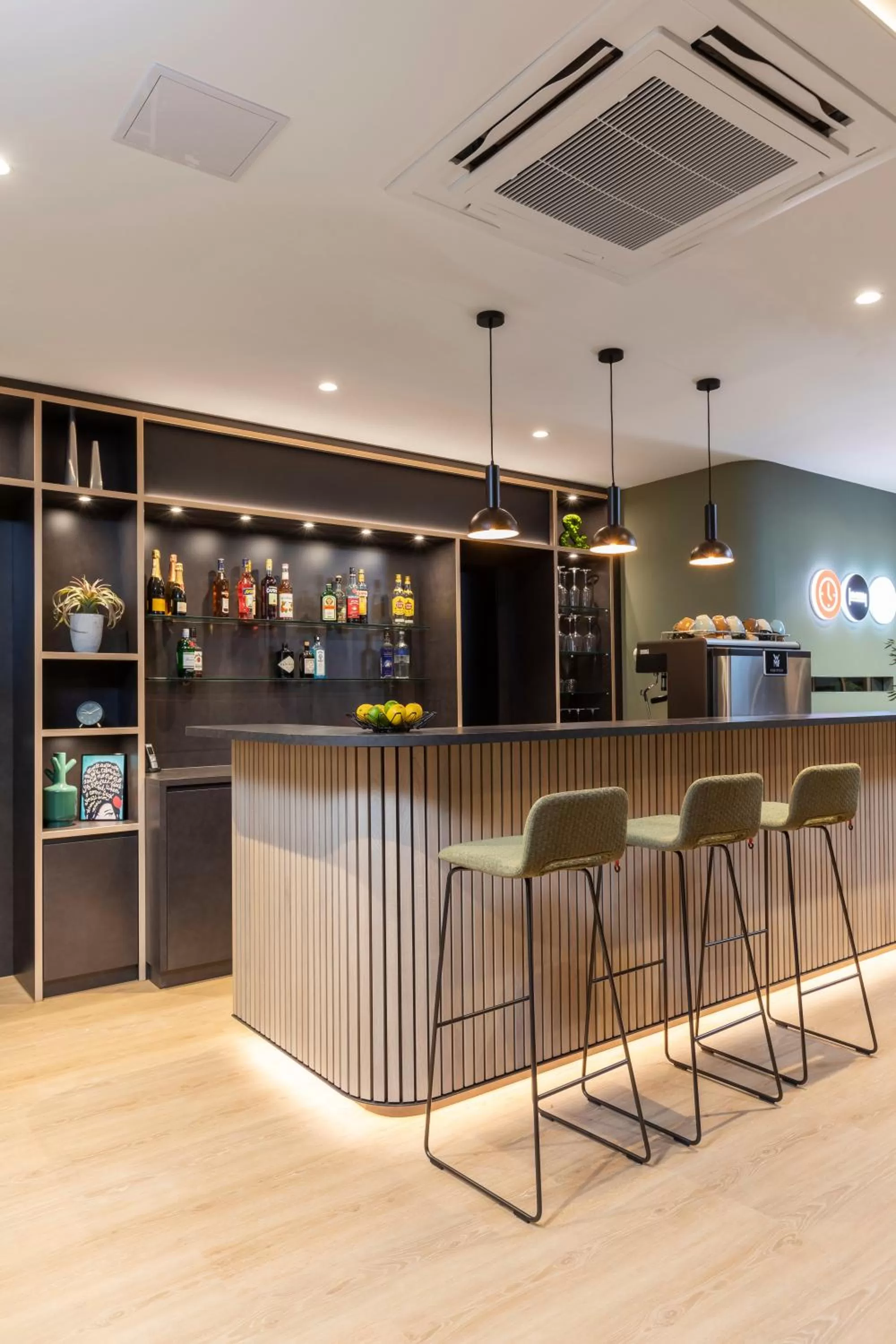 Lounge or bar in zeitwohnhaus SUITE-HOTEL & SERVICED APARTMENTS