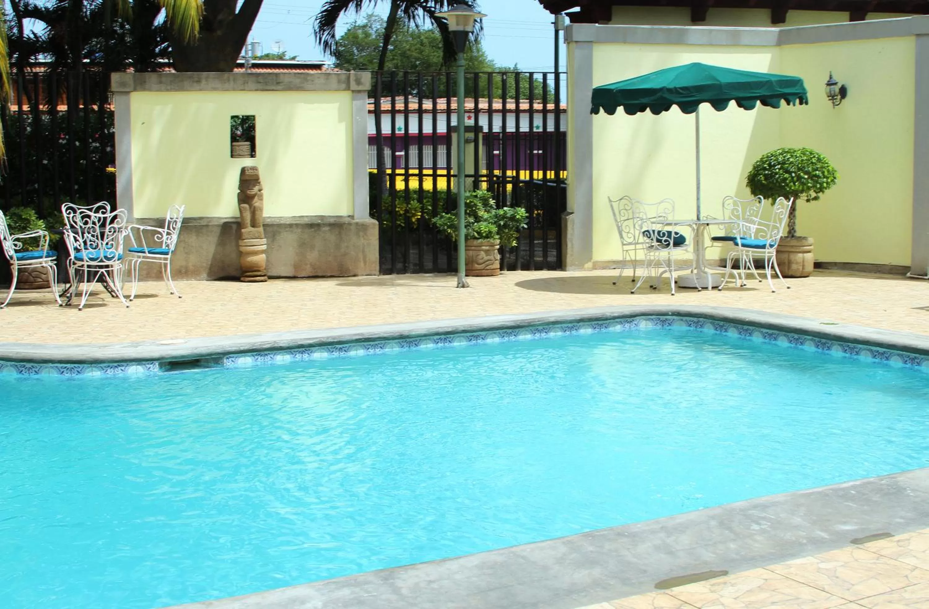 Swimming pool, Property Building in Hotel Estrella