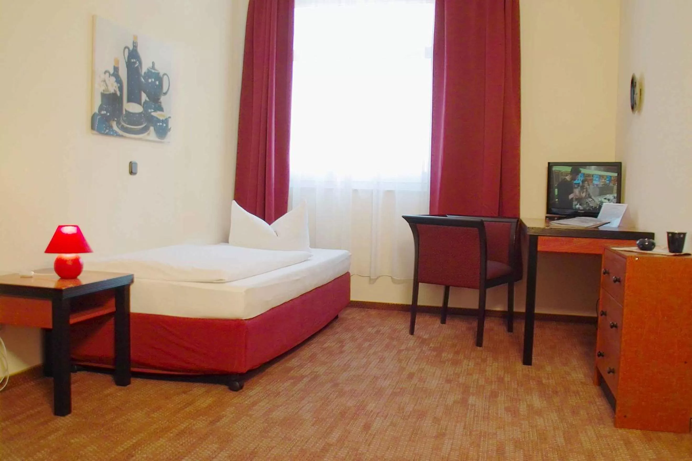 Photo of the whole room, Bed in Keramik Hotel Rheinsberg