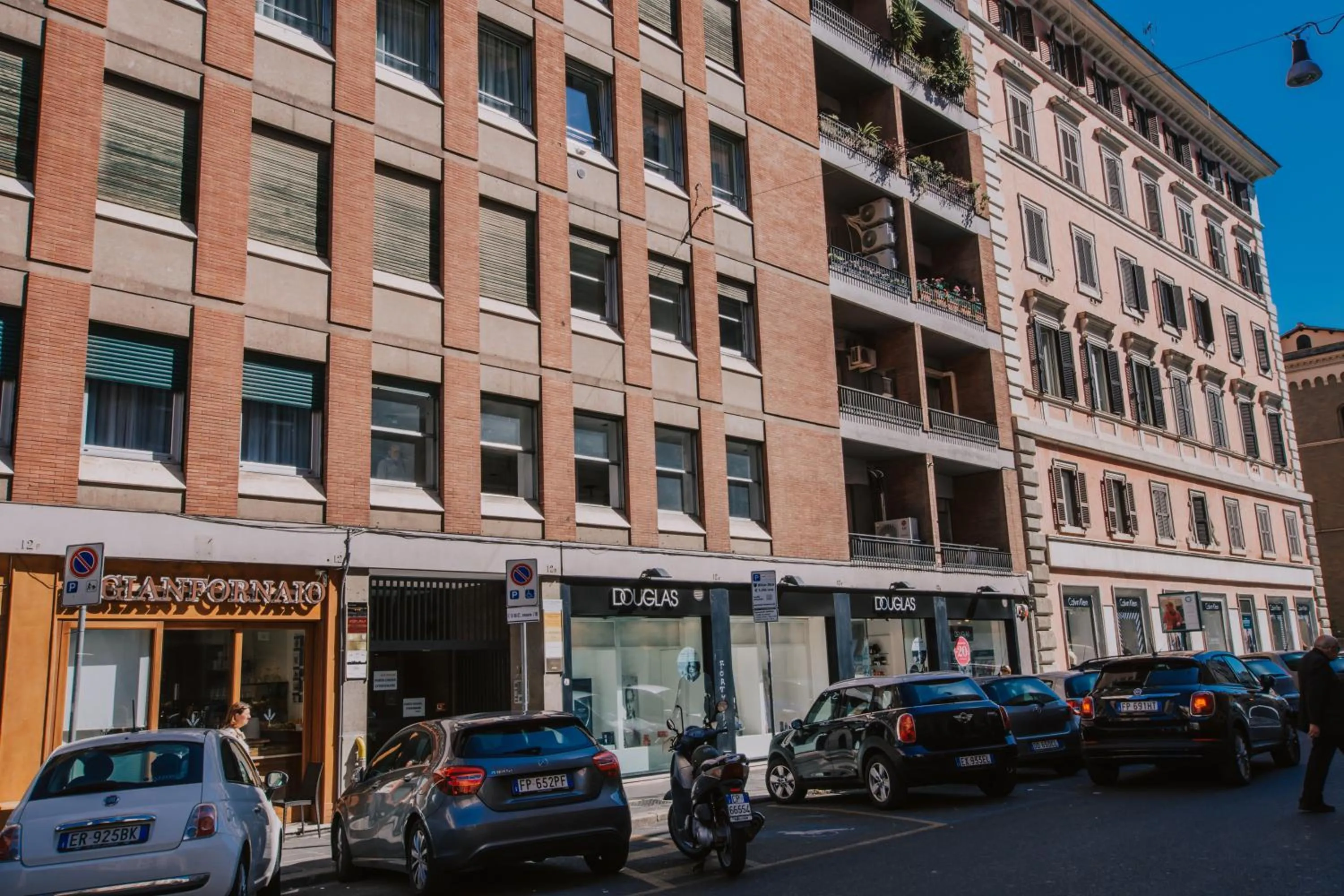 Property building in Regolo Rooms Vaticano