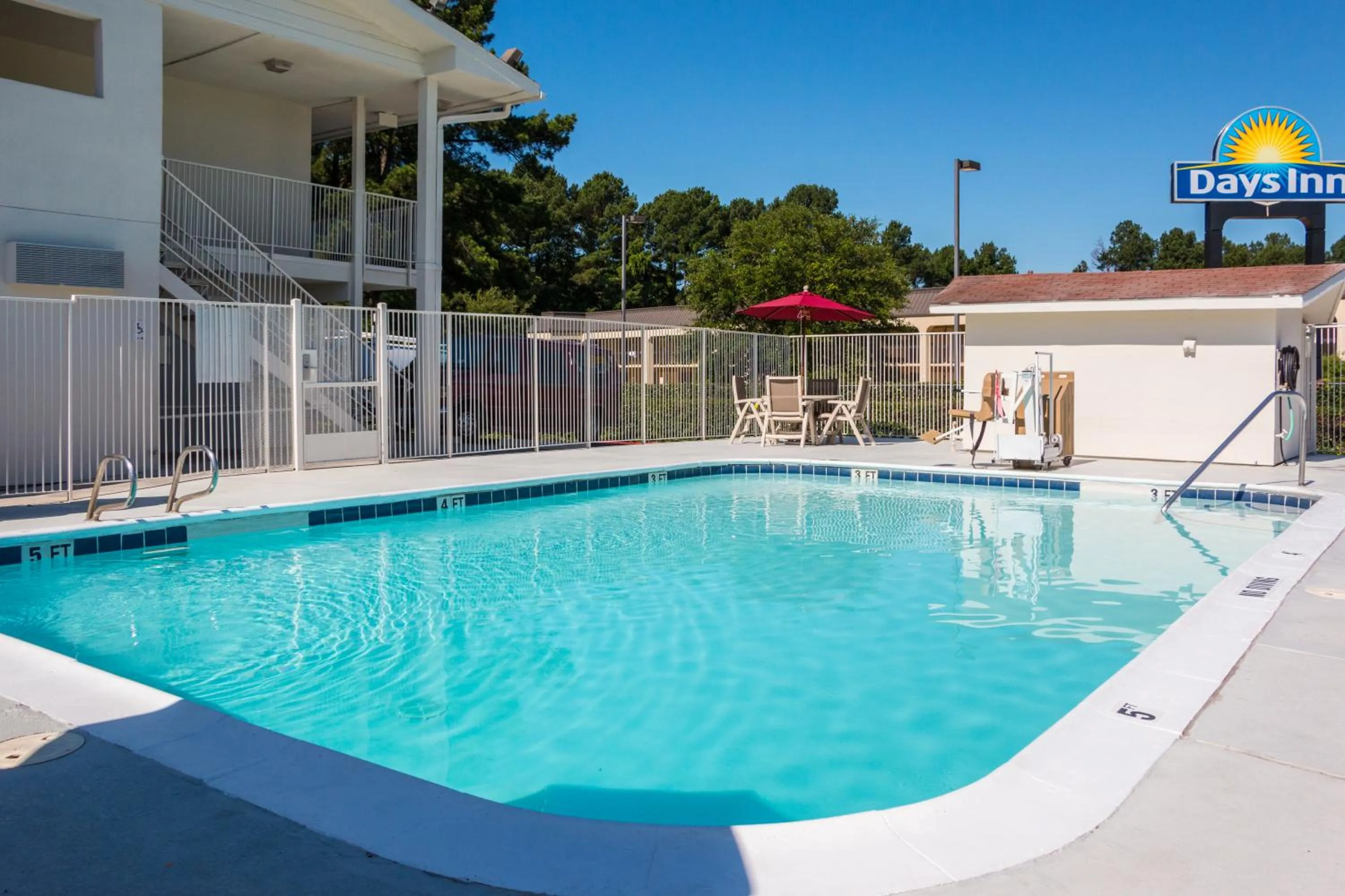 Swimming pool in Motel 6-Longview, TX