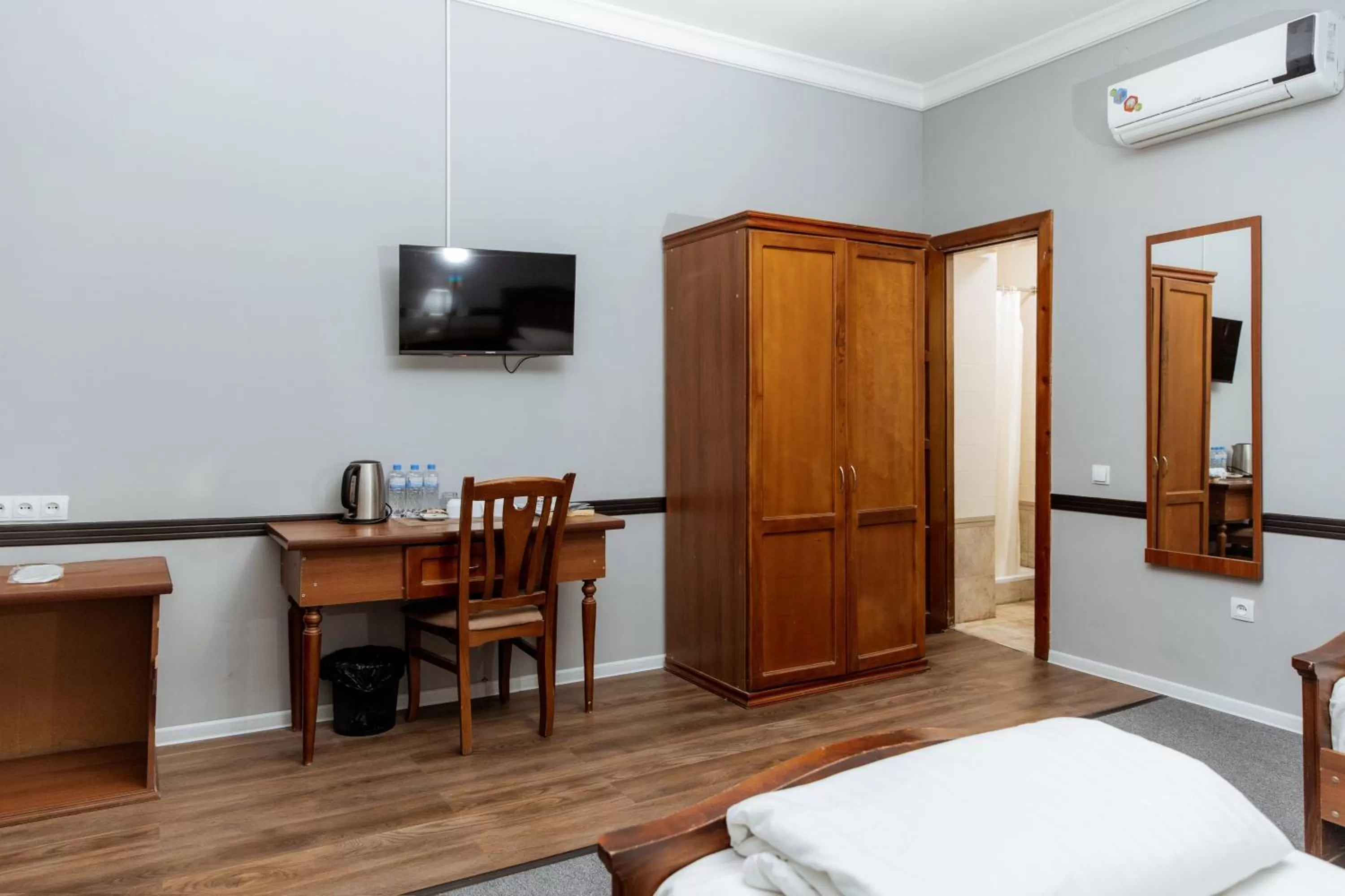 Bed, TV/Entertainment Center in Stella Hotel Tashkent