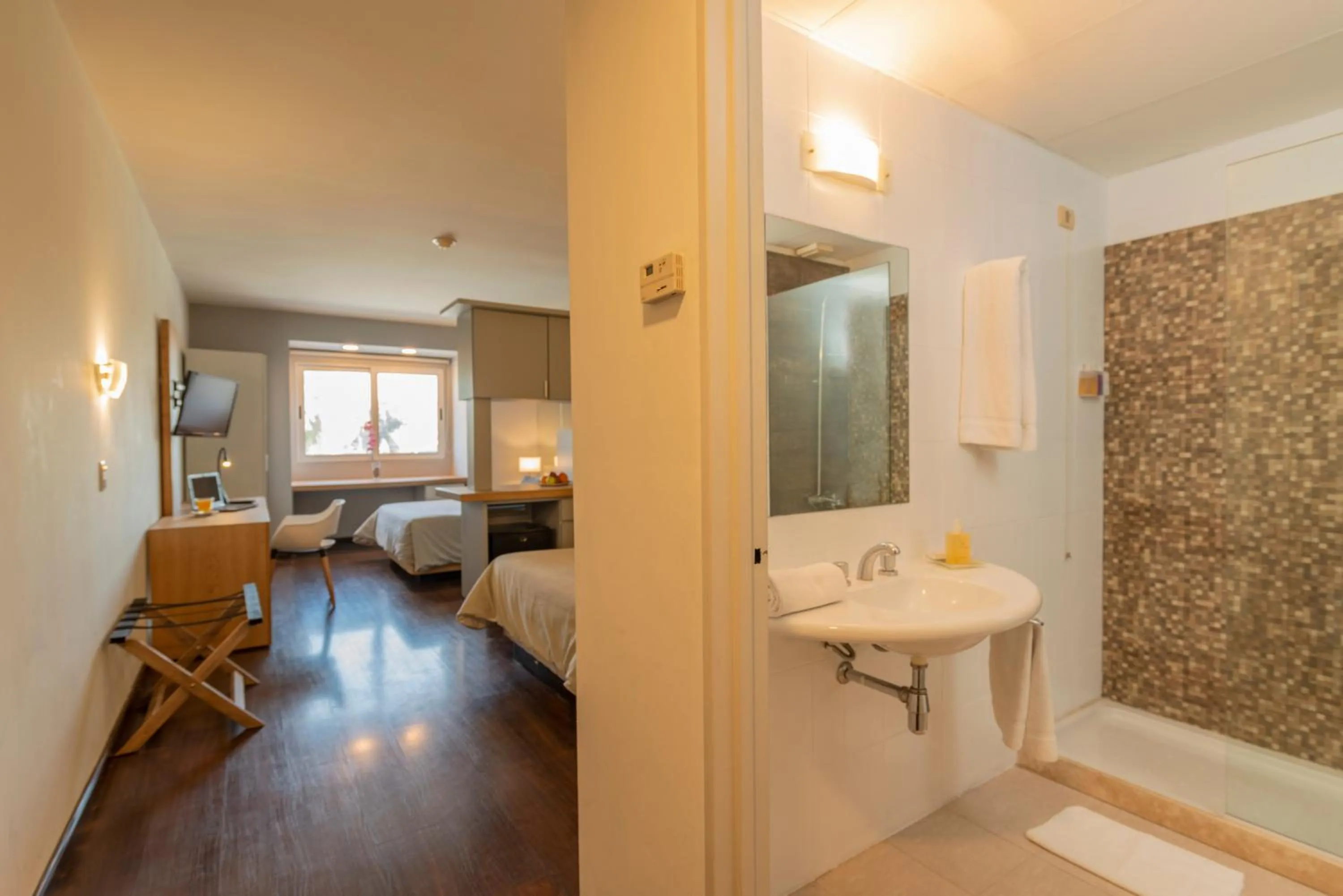 Bathroom, Bed in Hathor Hotels Mendoza