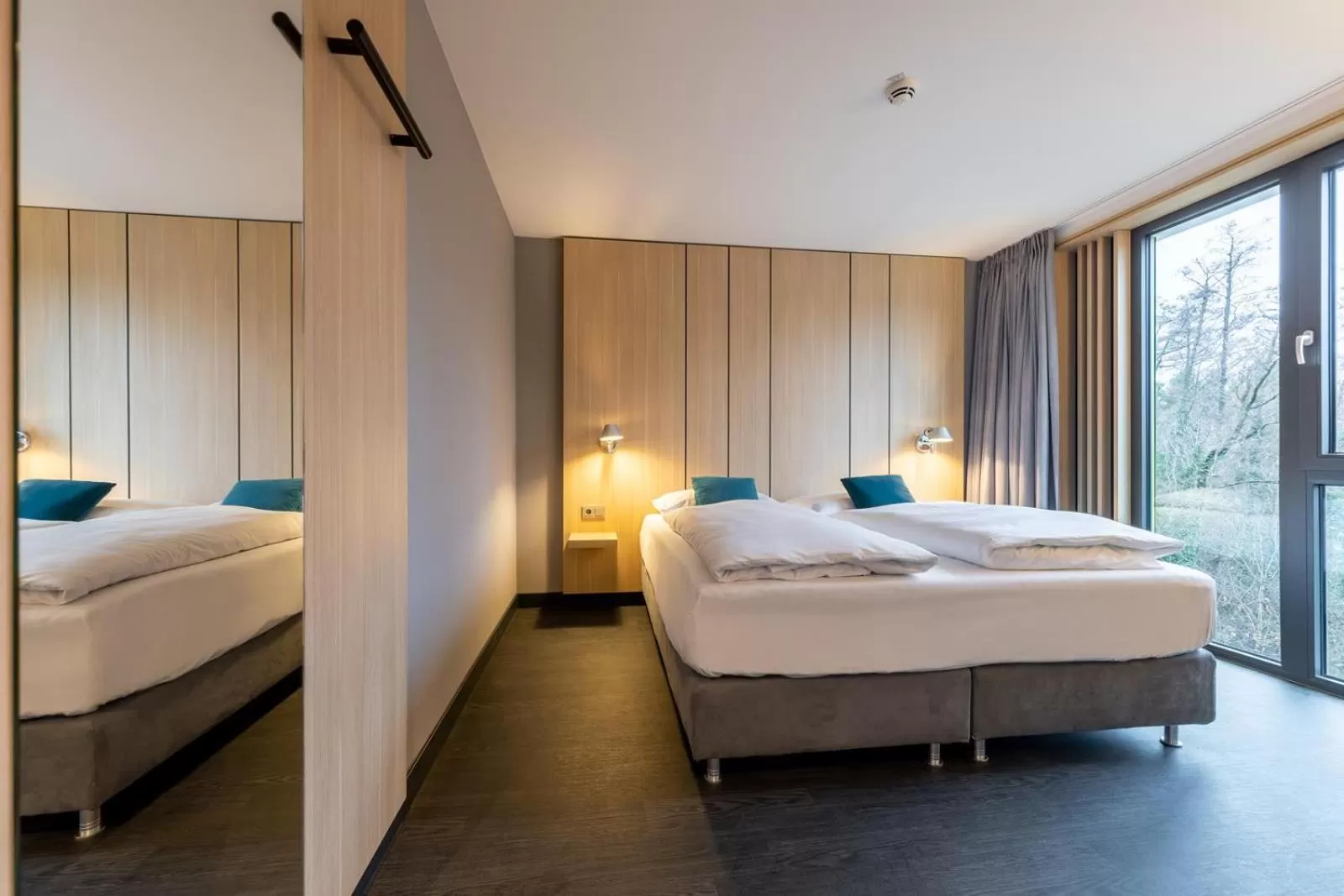 Photo of the whole room, Bed in Serways Hotel Hösel