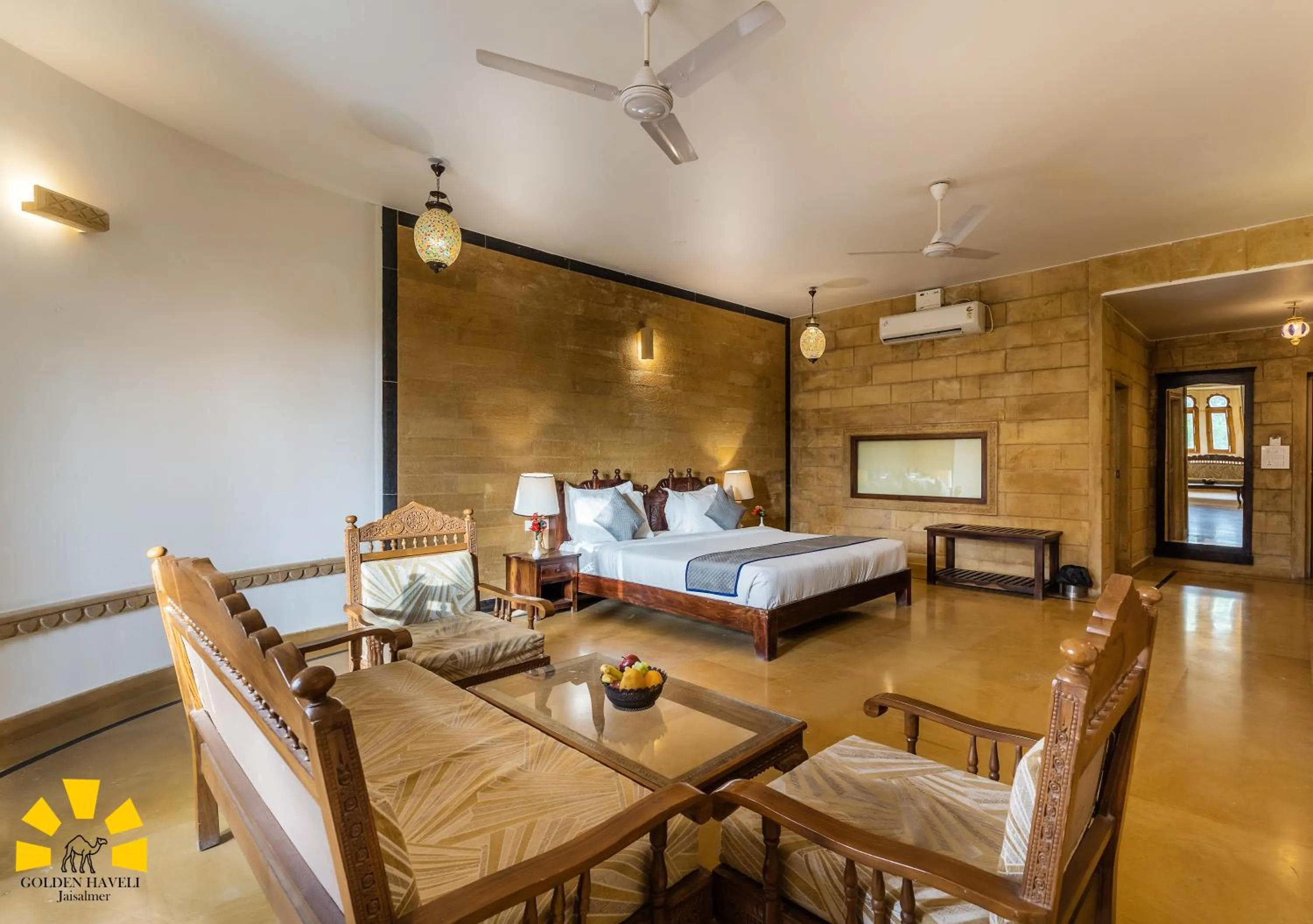 Bed in Hotel Golden Haveli