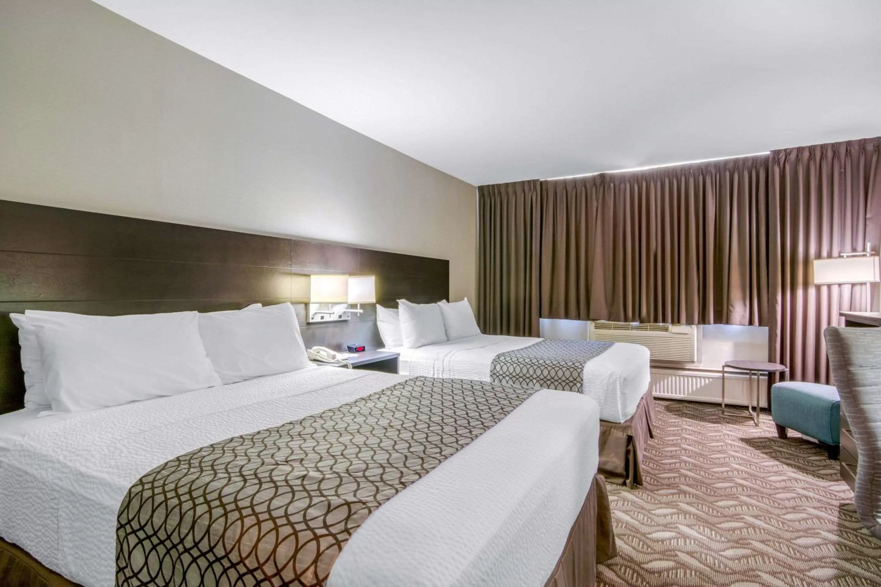 Photo of the whole room, Bed in Clarion Hotel