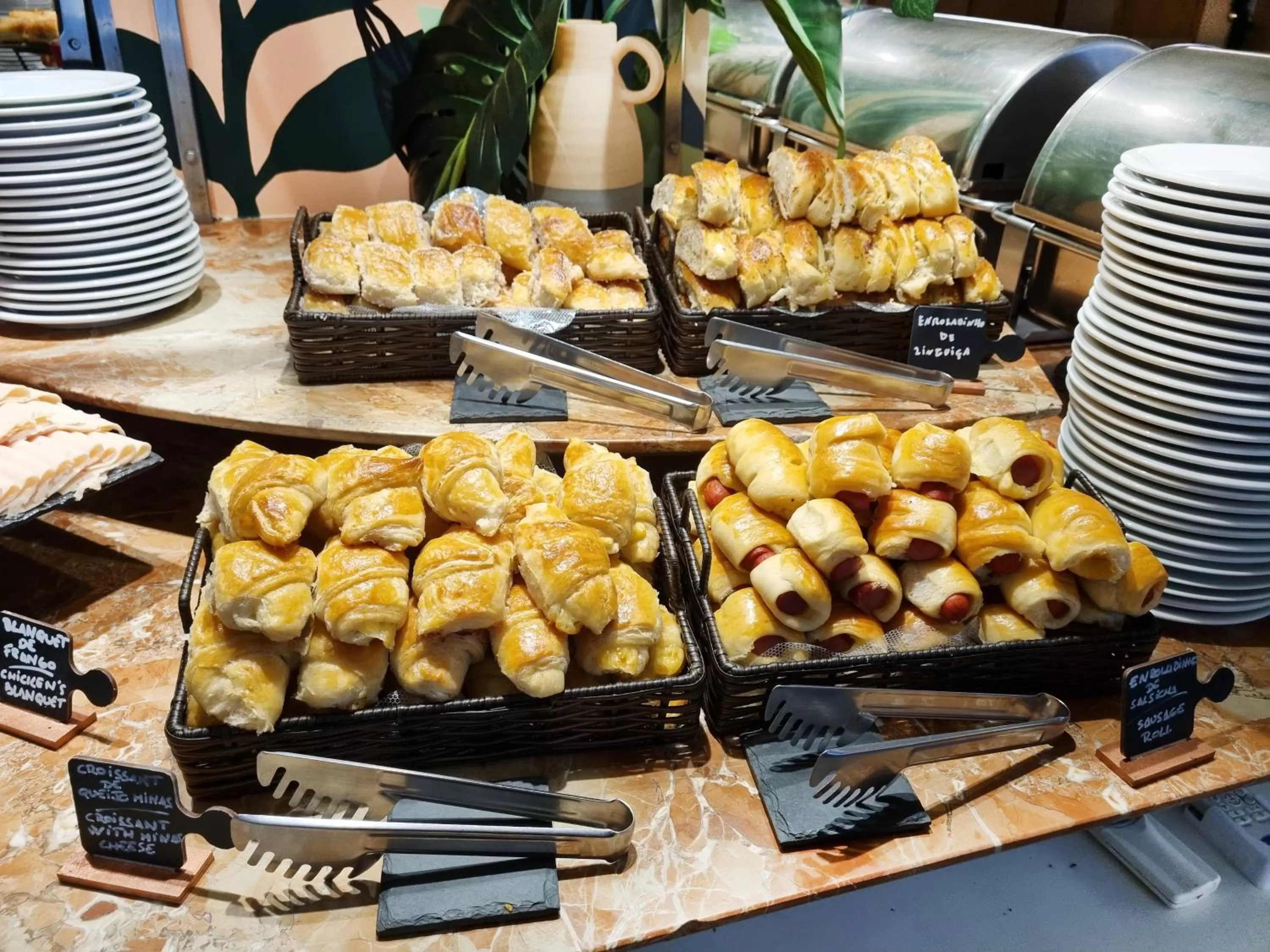 Buffet breakfast in Mirasol Copacabana Hotel