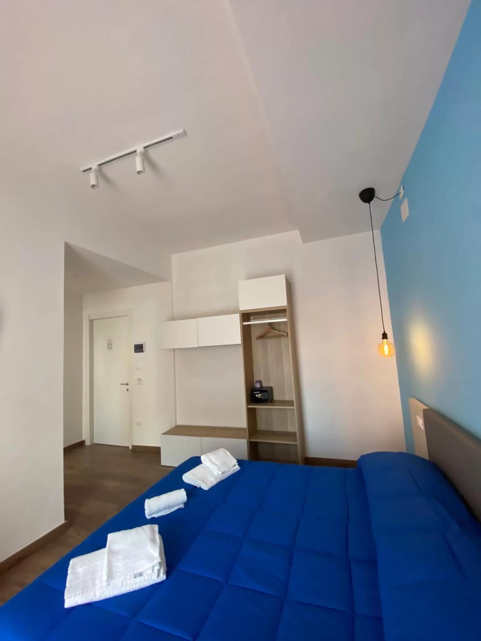 Bed in Sorrento B&D Rooms