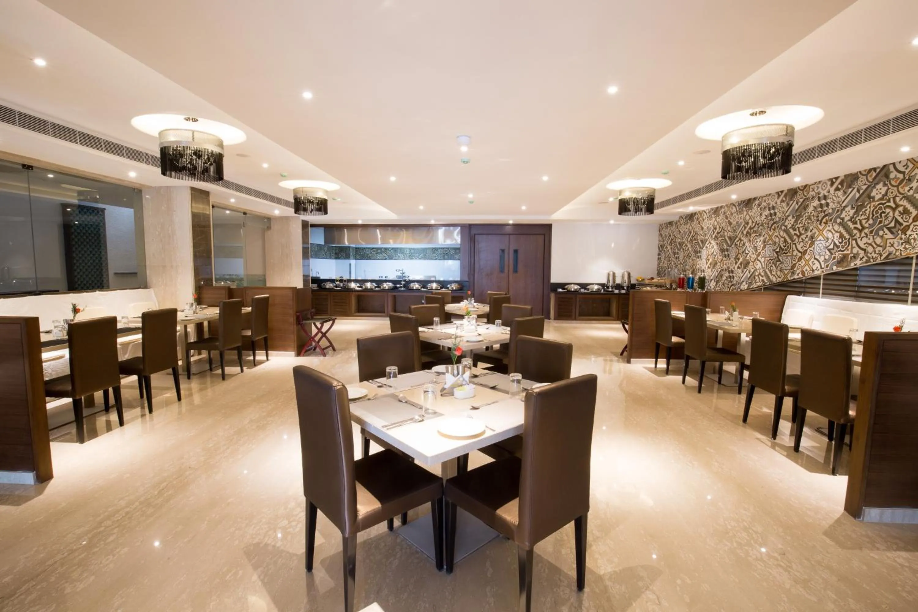 Restaurant/places to eat in Kiscol Grands Hotel