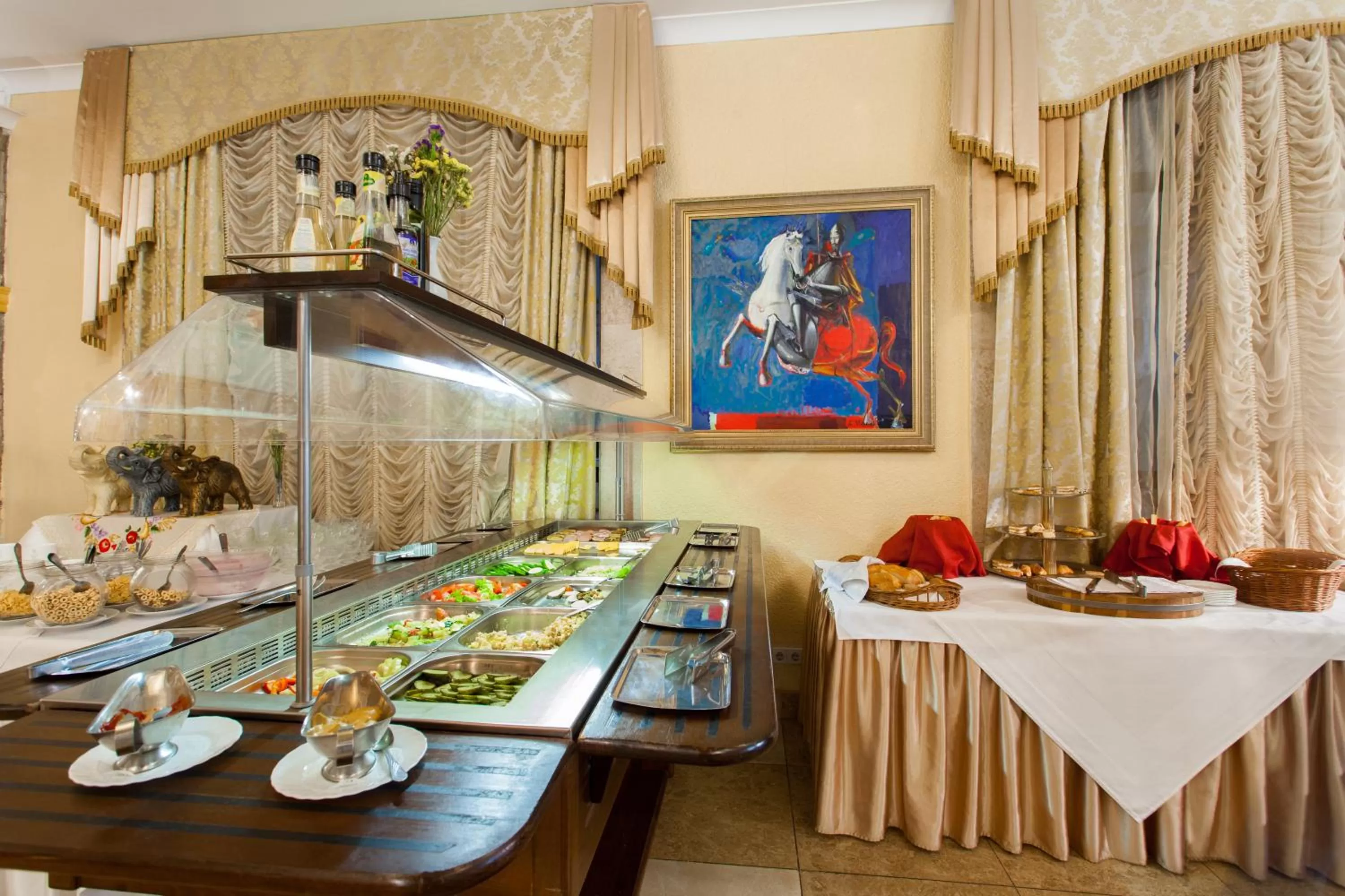 Restaurant/places to eat, Food in Conference Hotel Suputnyk