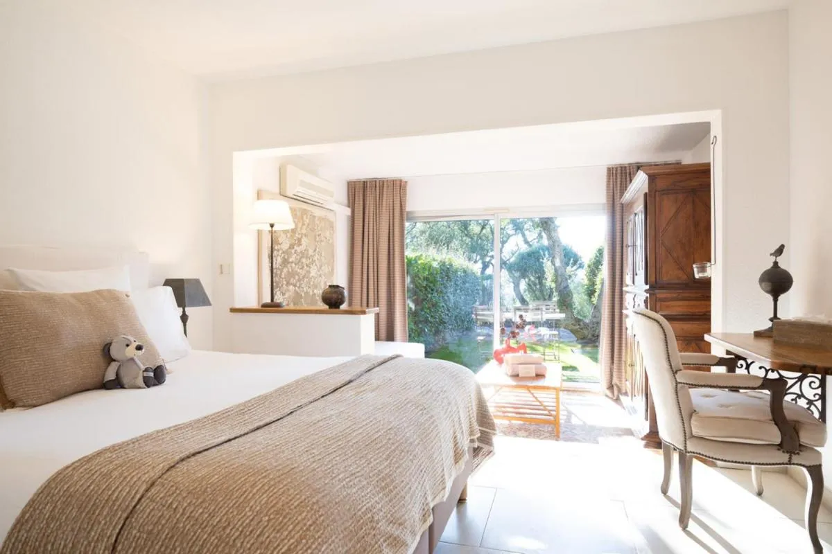 Bedroom, Bed in Hôtel Font Mourier