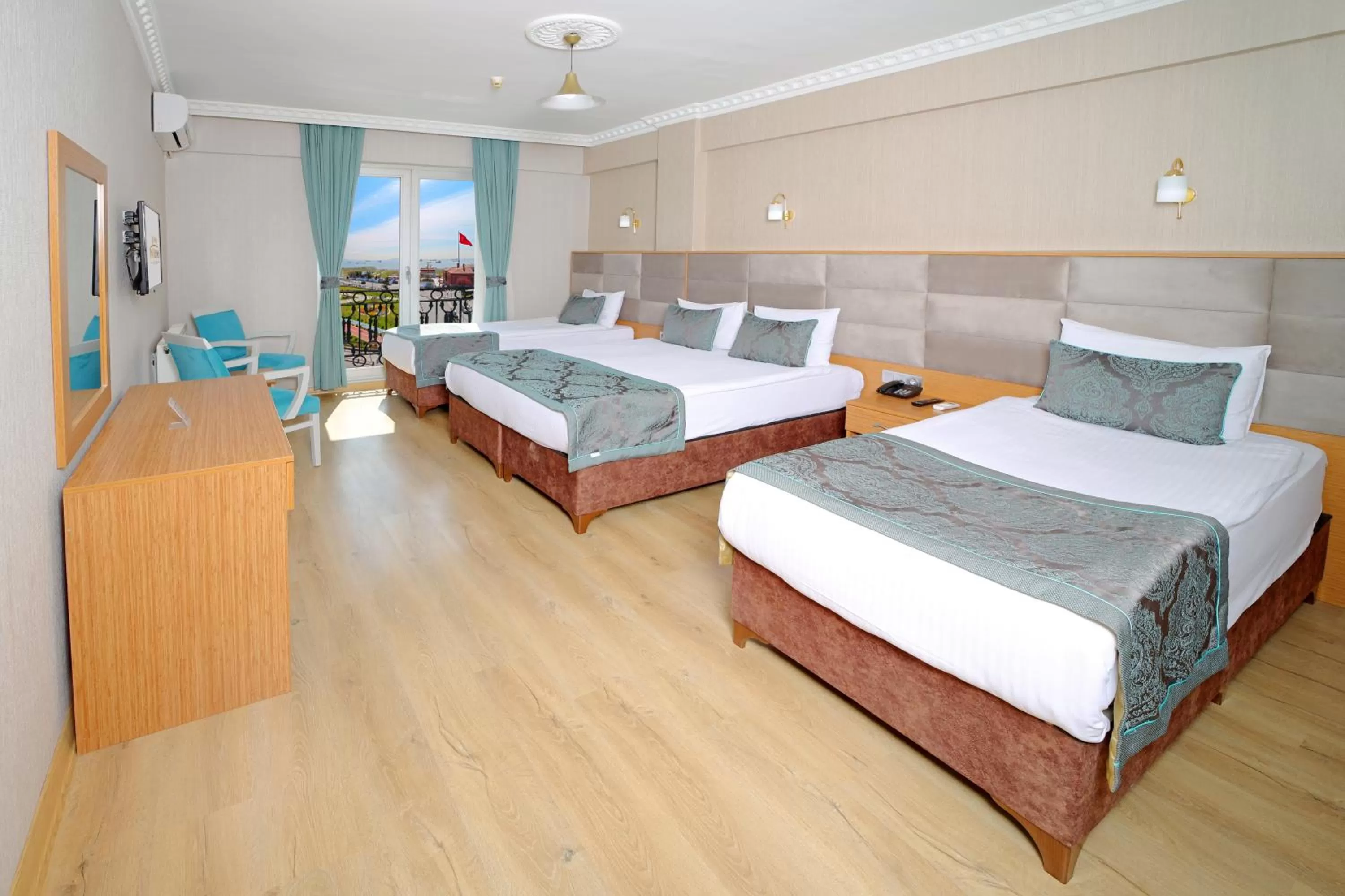 Photo of the whole room, Bed in Istanbul Panorama Hotel