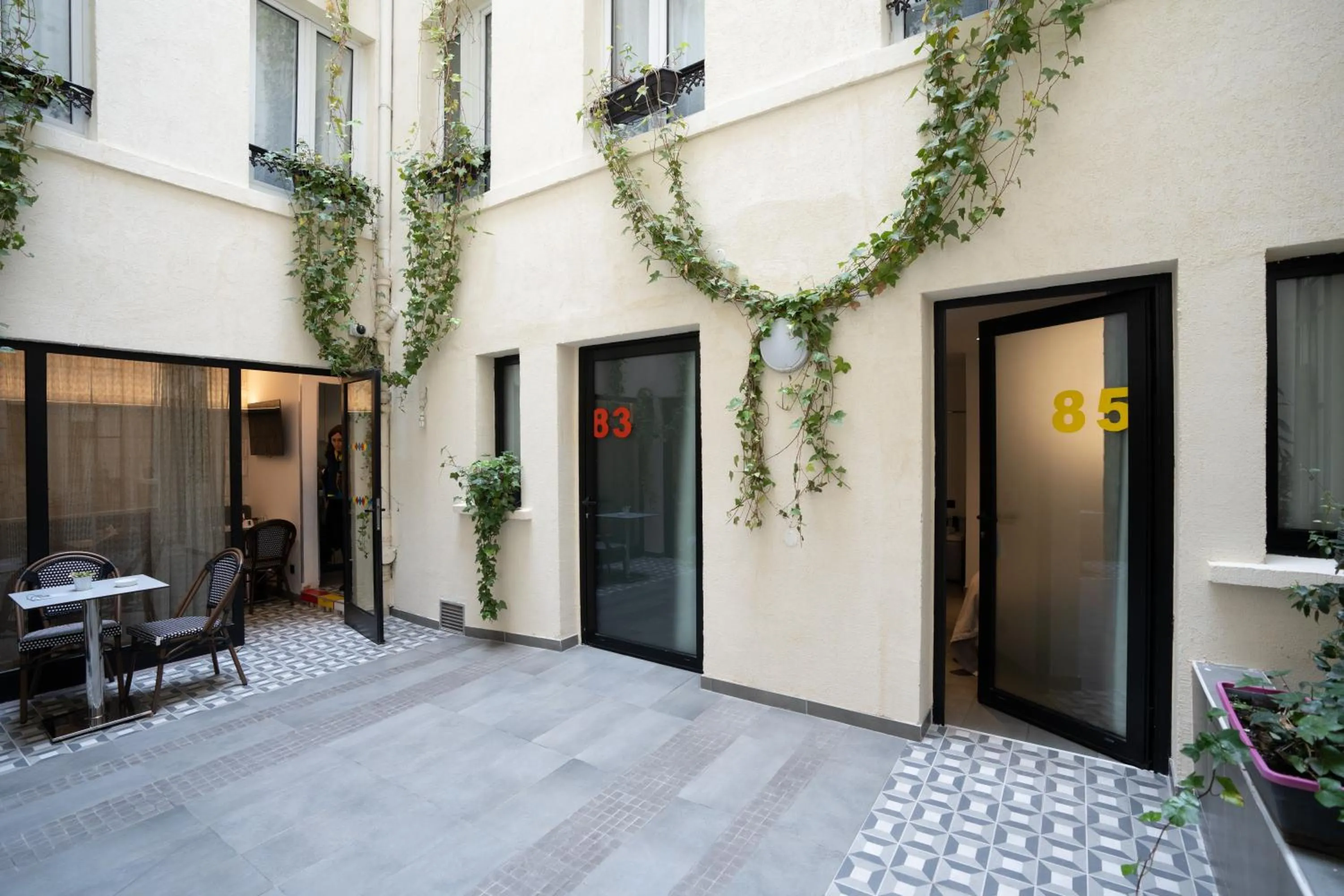 Property building in Hôtel Du Mont Dore Batignolles