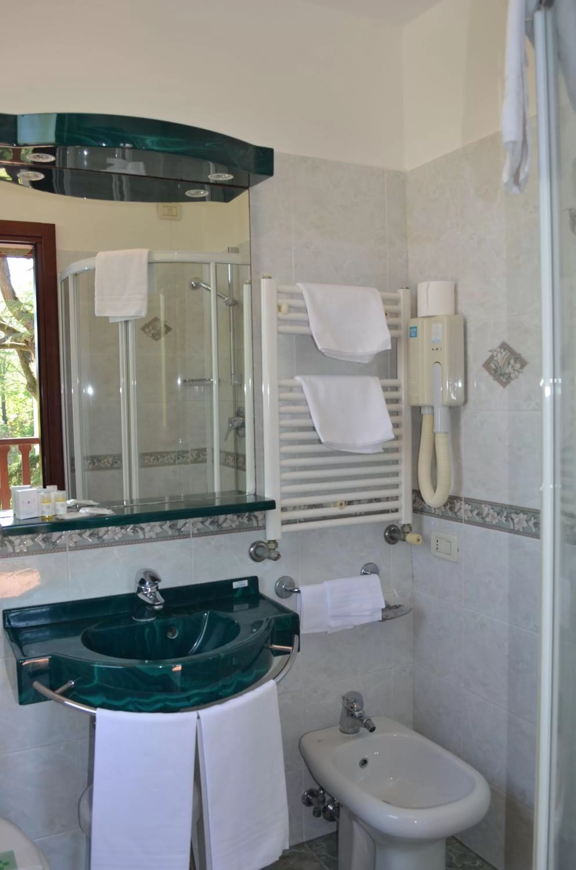 Bathroom in Hotel Villa Cipro