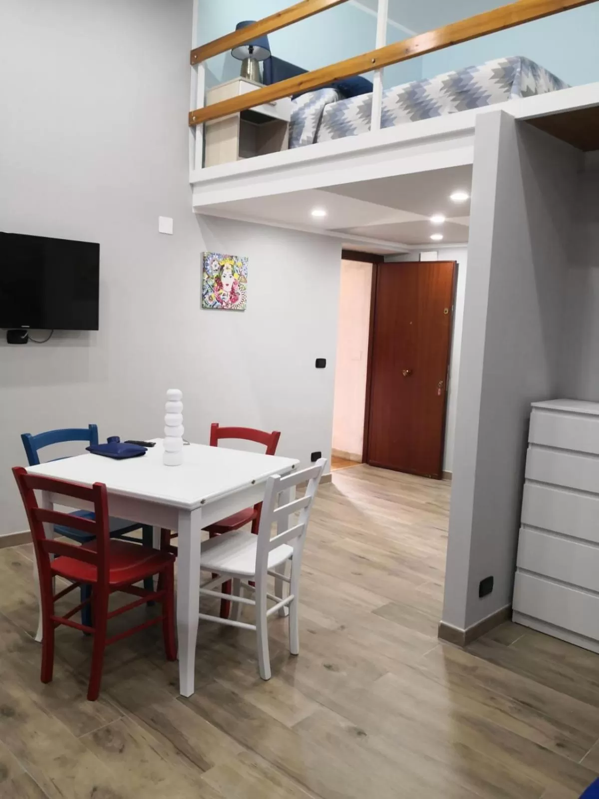 Dining Area in CARLINO Room's