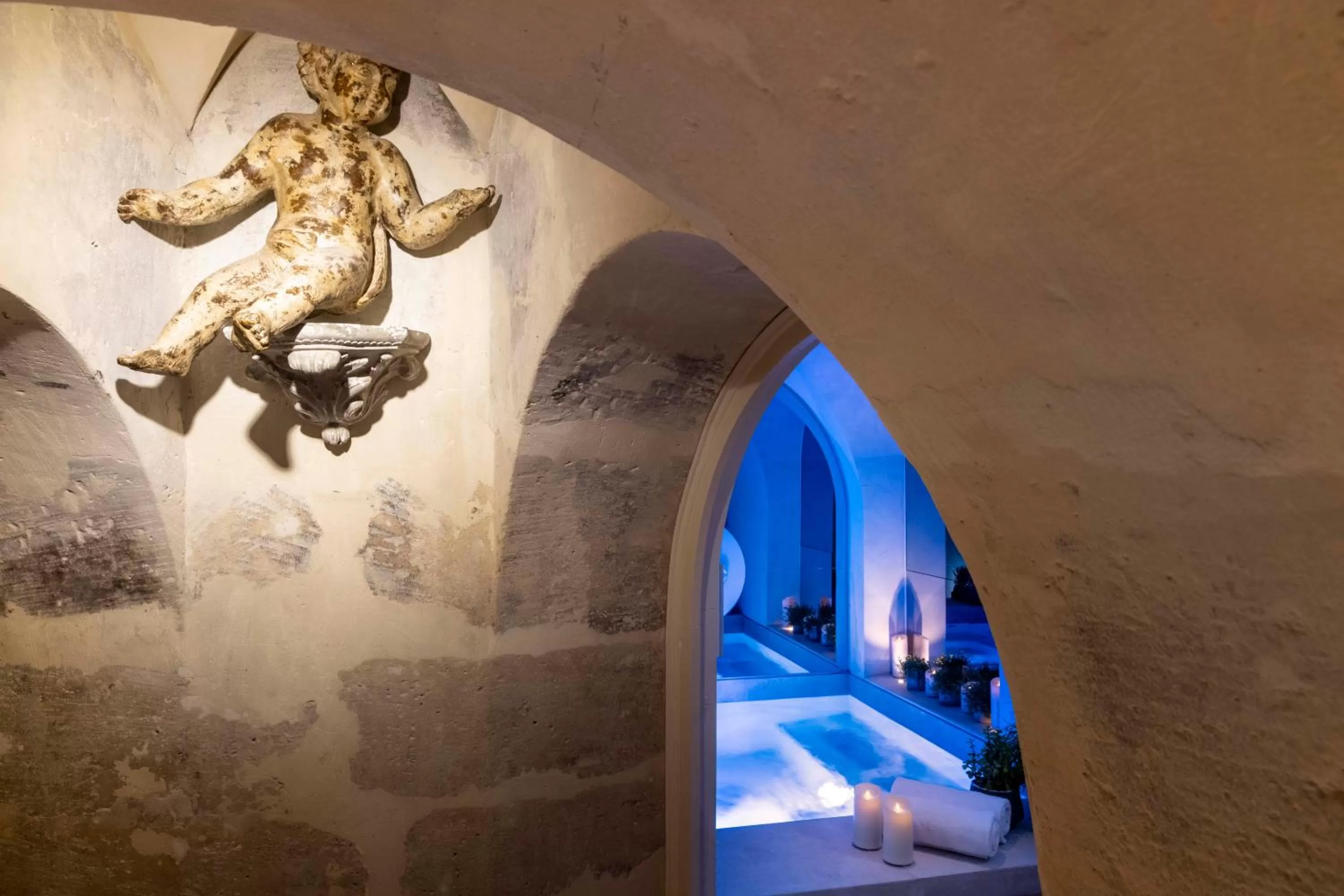 Swimming pool in Hôtel Vinci Due & Spa