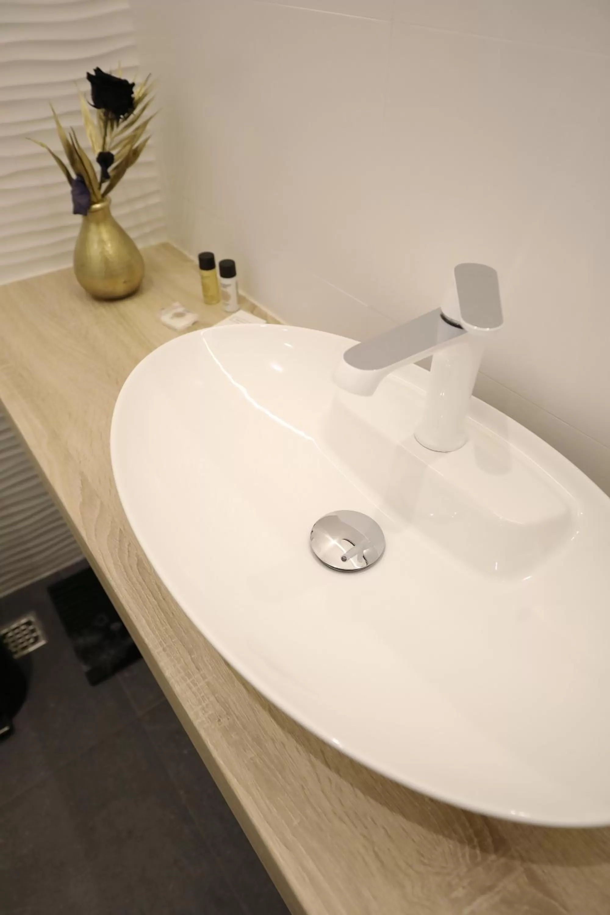 Toilet in Teatro Verdi Boutique Hotel