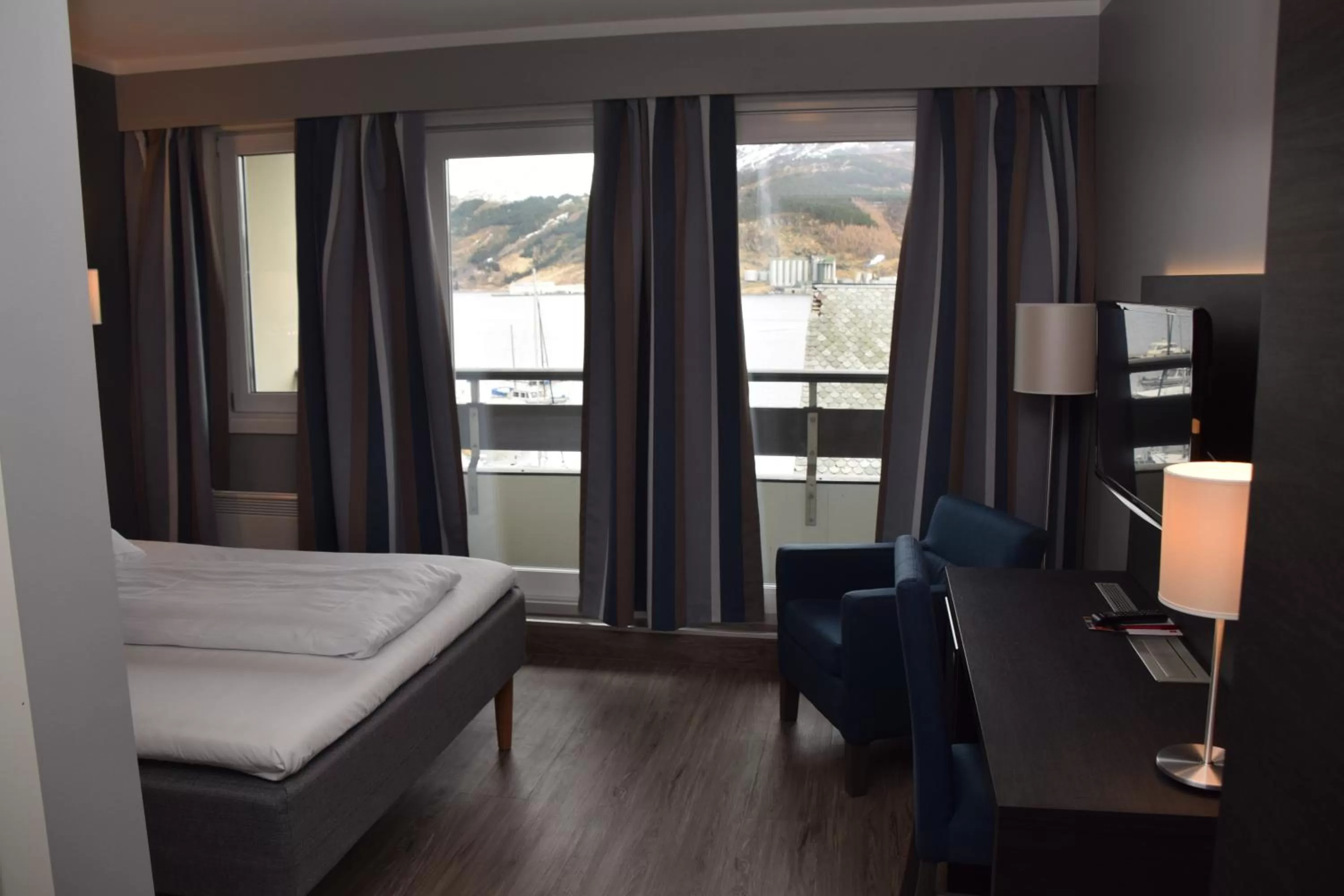 Photo of the whole room, Bed in Thon Partner Hotel Måløy