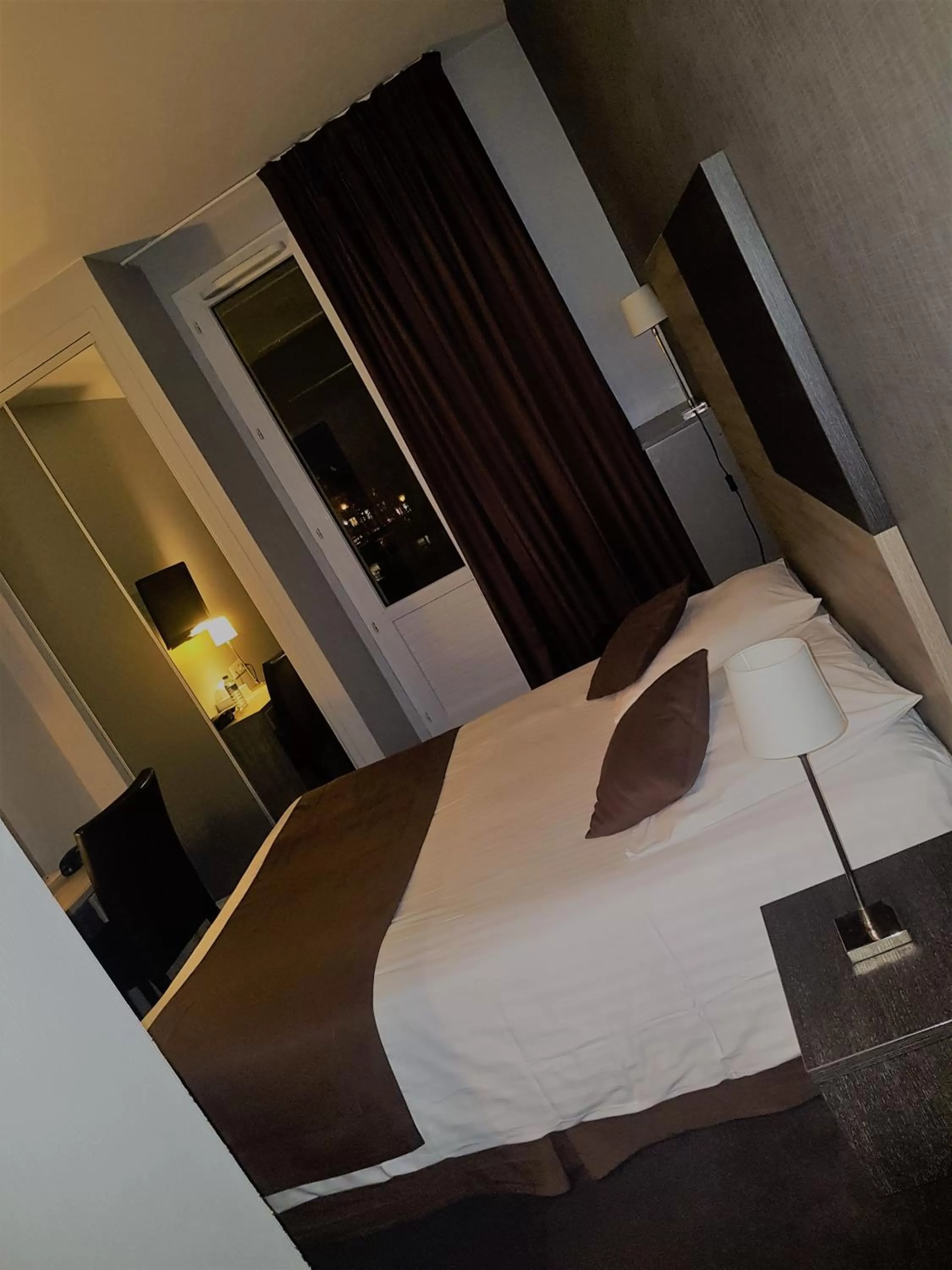 Bed in Logis - Hôtel du Nord et Restaurant La Table d'Elisa