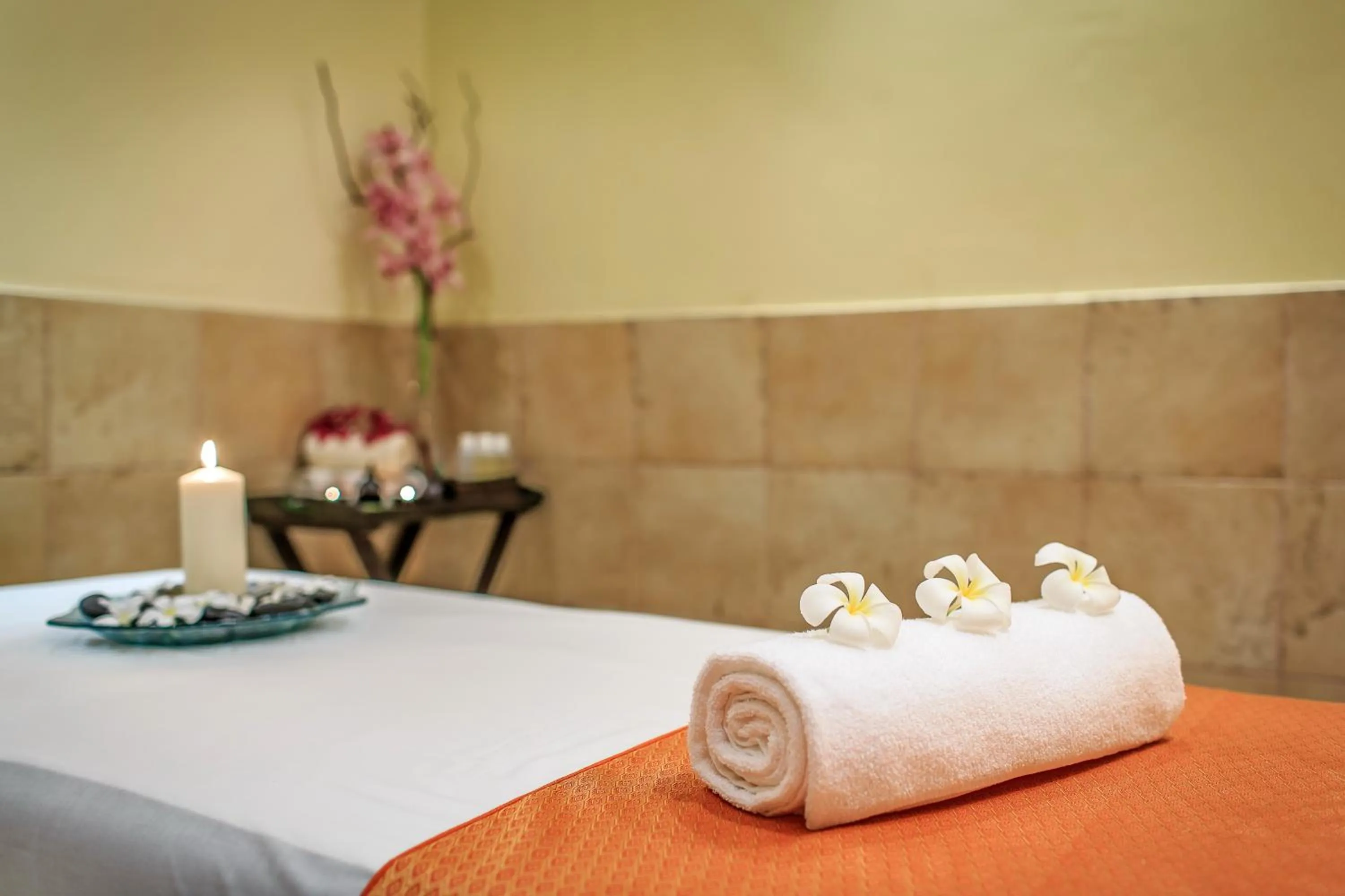 Massage, Bed in Danat Jebel Dhanna Resort