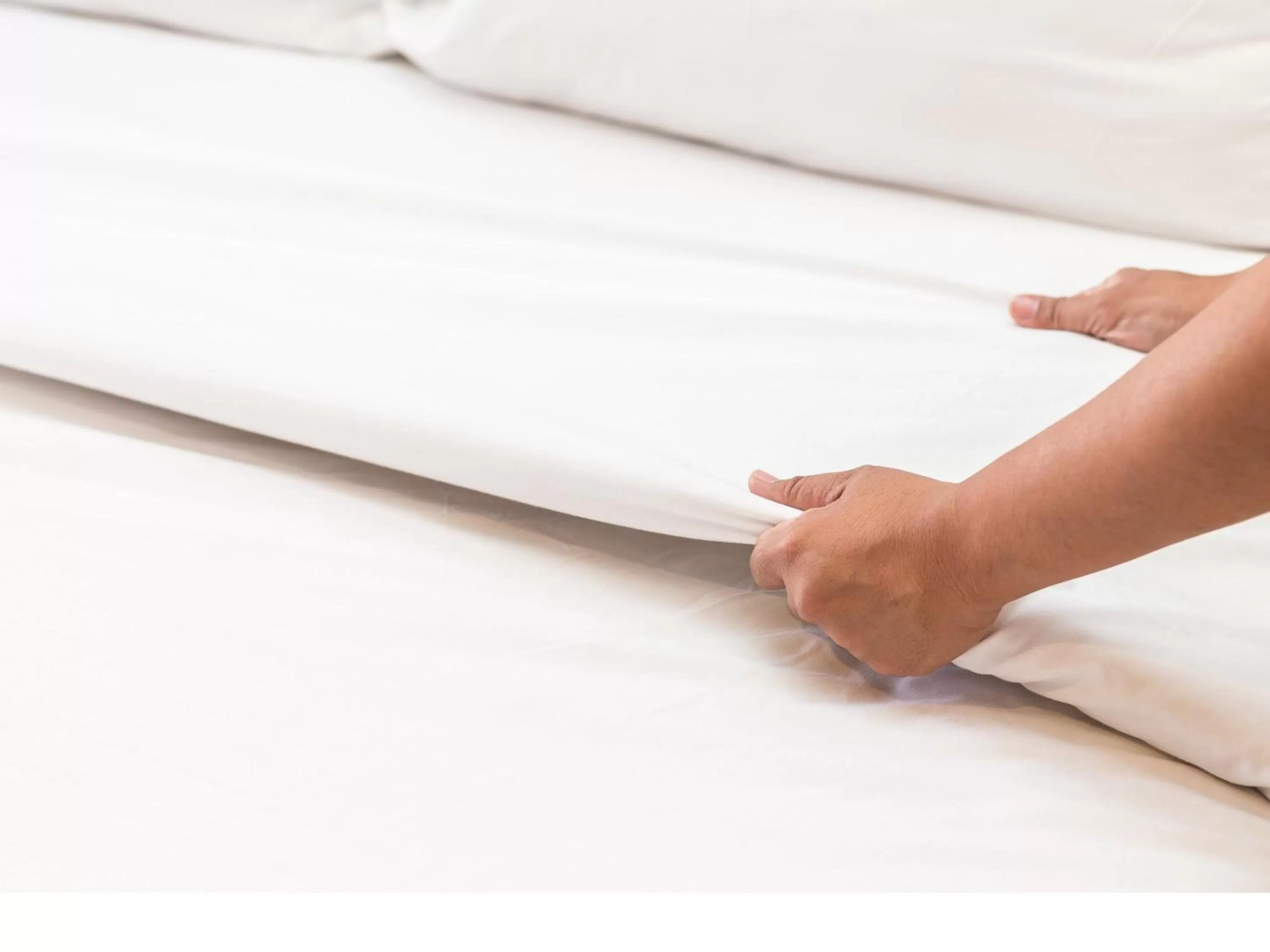 Photo of the whole room, Bed in Royalton Inn and Suites, Wilmington,Ohio