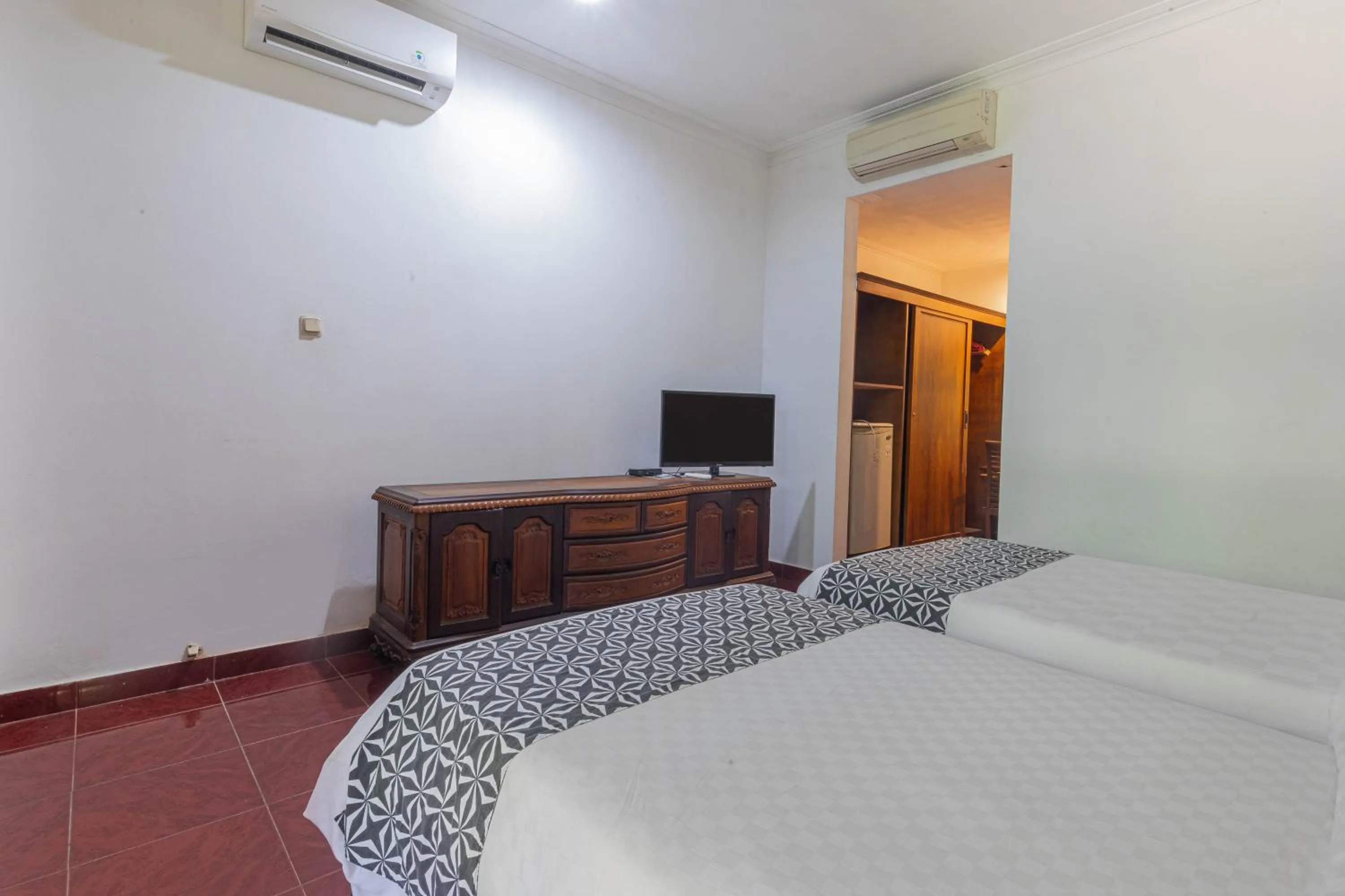 TV and multimedia in Puri Mango Guest House Sanur