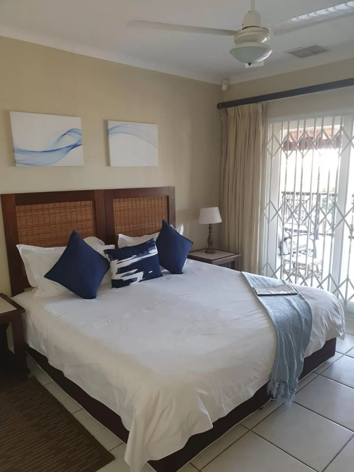 Bed in Ingwe Manor B&B