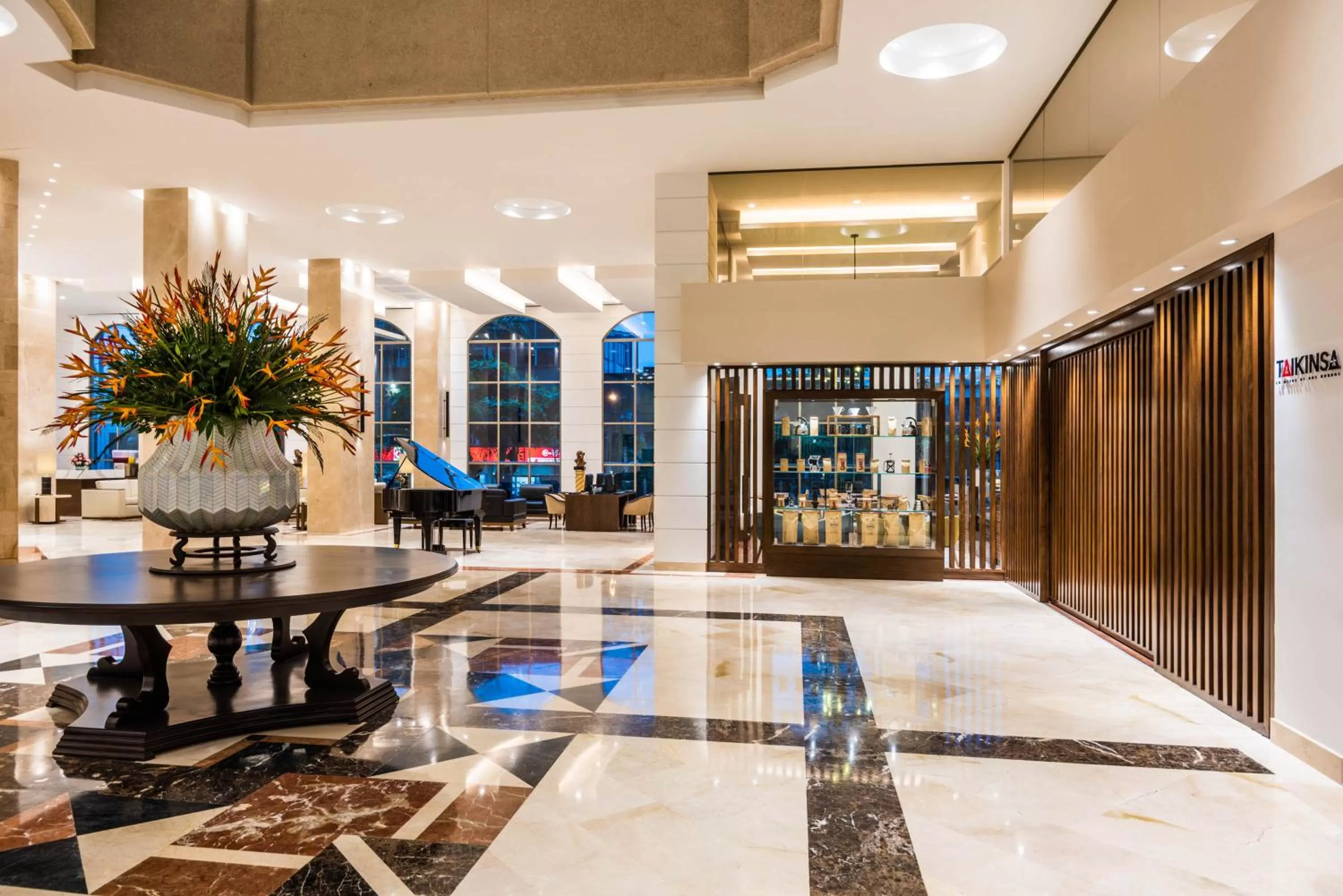 Lounge or bar in Hotel Dann Carlton Bucaramanga