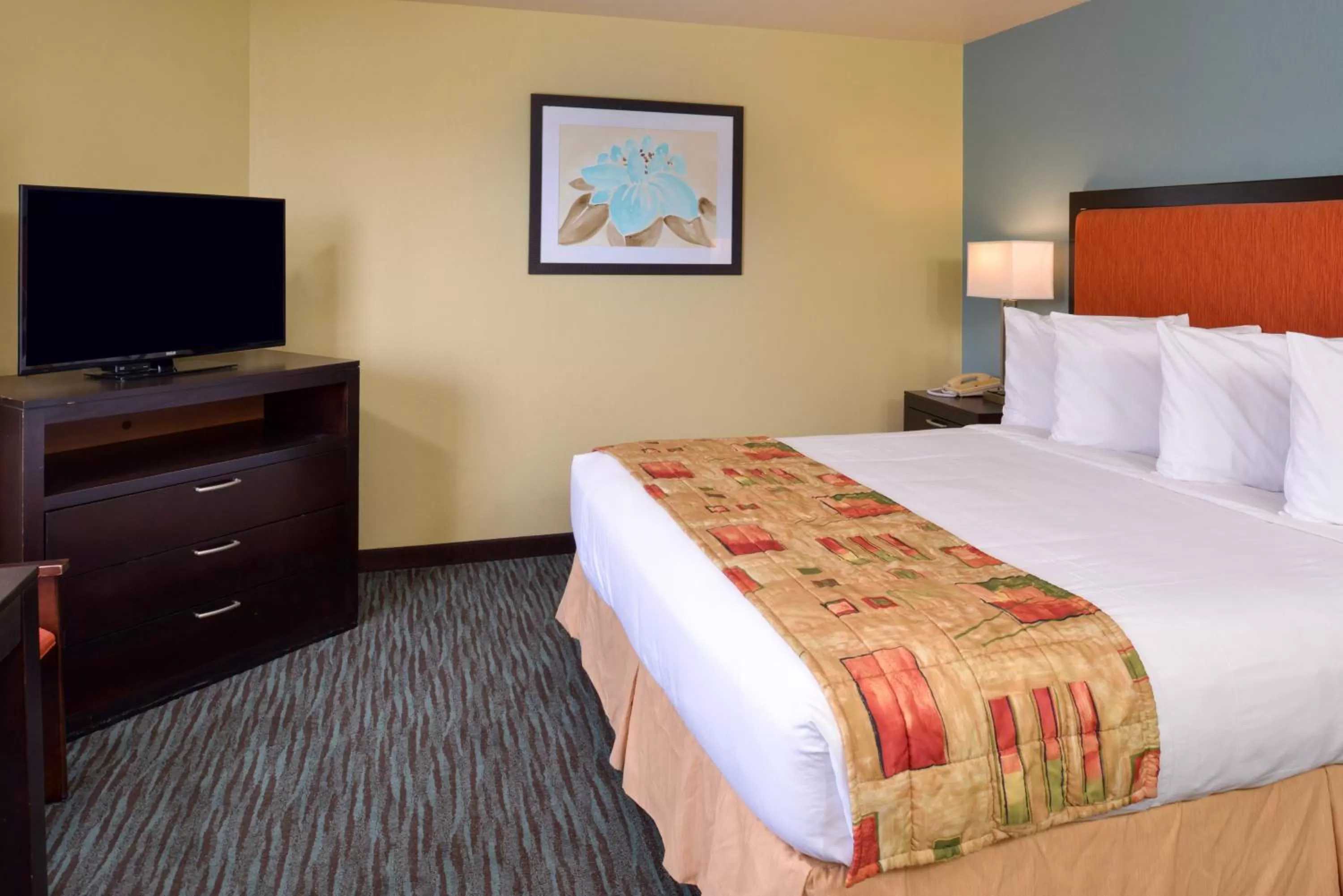 Bed in Bay View Inn - Morro Bay