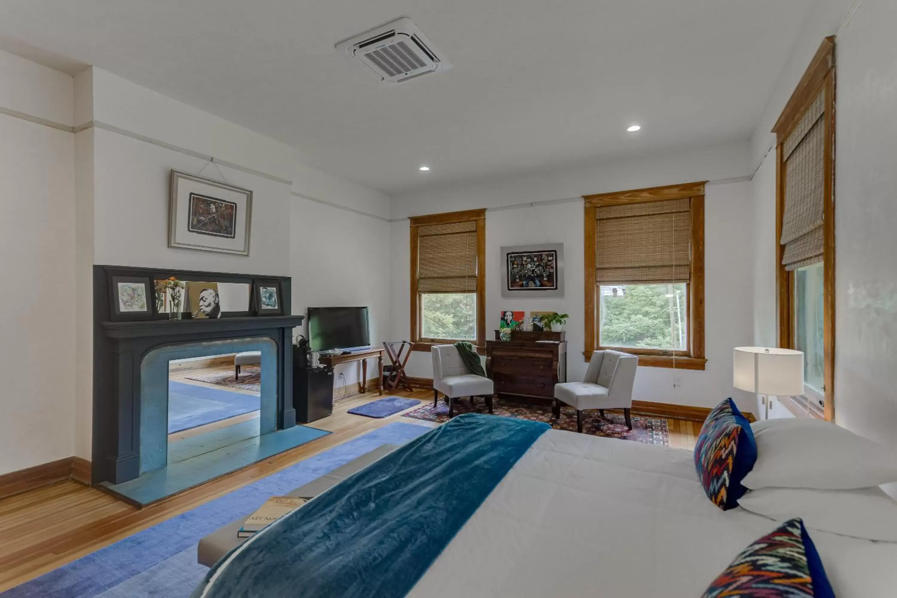 King Room in Oak Hall Bed and Breakfast King Room in Oak Hall Bed and Breakfast