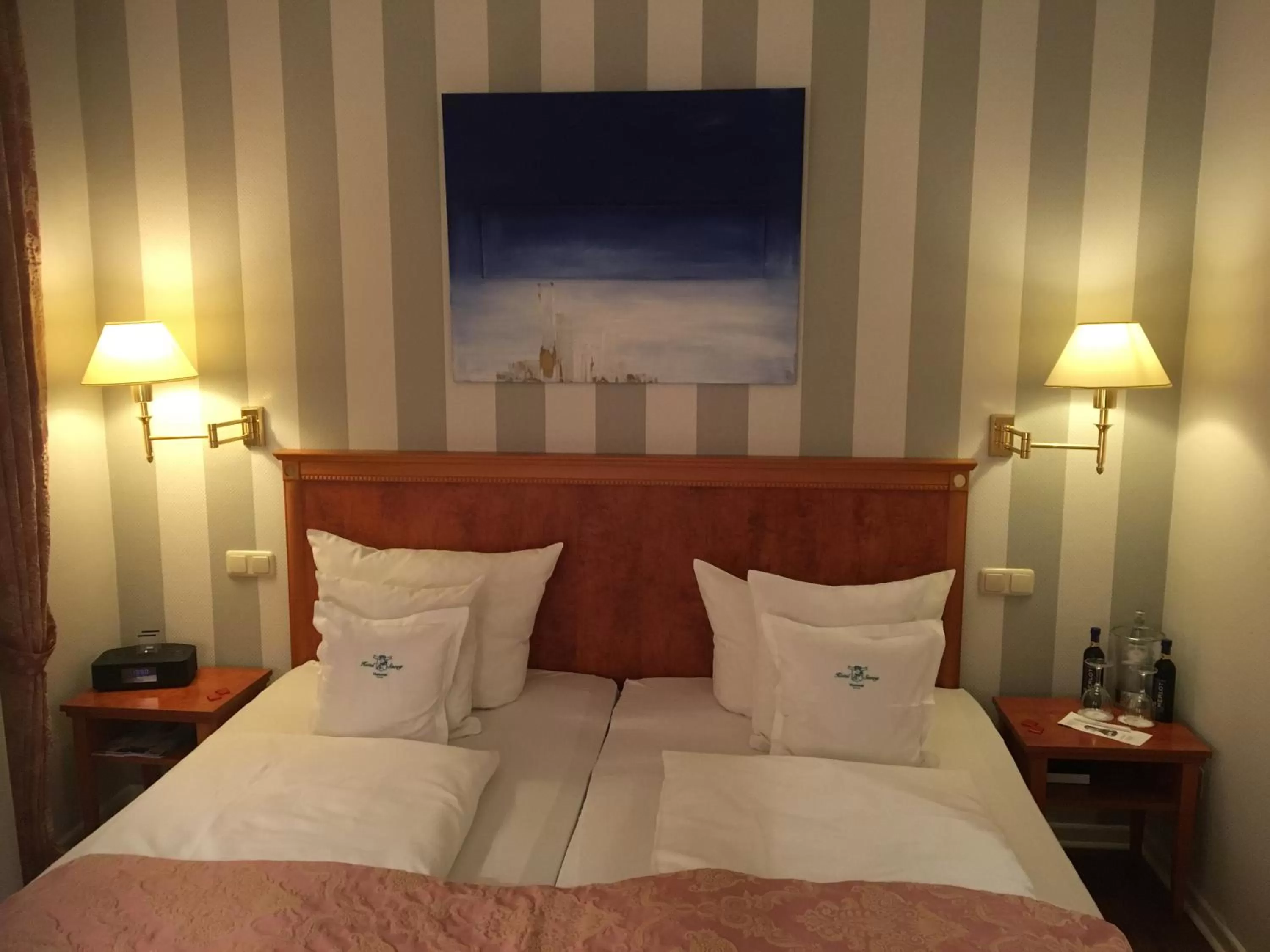 Photo of the whole room, Bed in Budget by Hotel Savoy Hannover